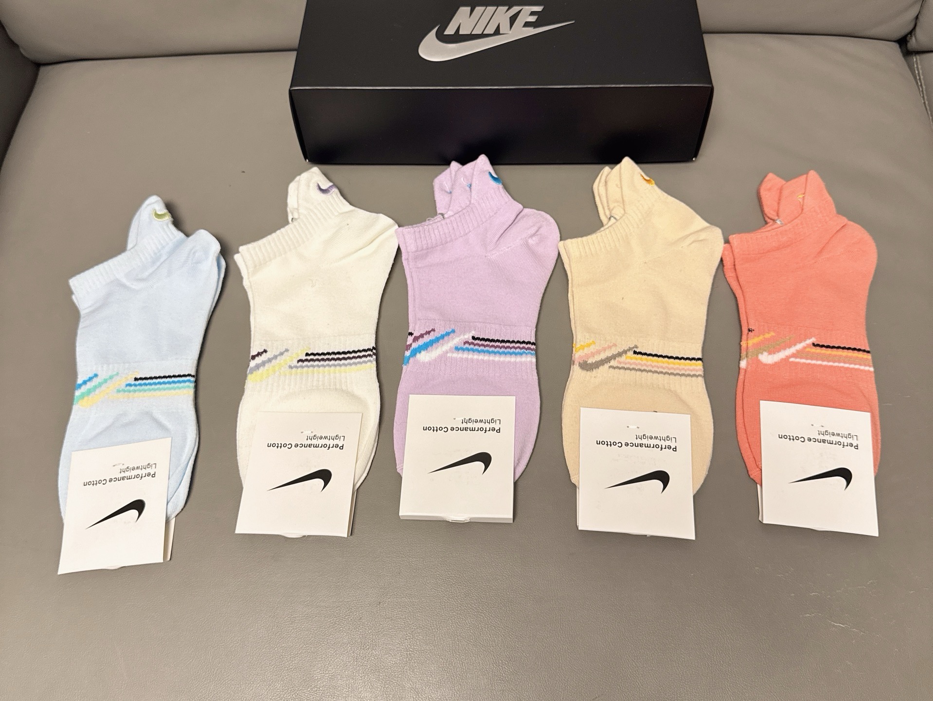 NO:920248,Nike · Nike's new women's crew socks, forever classic and forever made of combed cotton material, breathable, sweat-absorbent, soft and comfortable, very nice on the feet [five pairs in a box] socks, stockings, socks, socks19860909 Nike · 耐克耐克新品女款船袜,永远的经典永远的精梳棉材质,透气吸汗柔软舒适,上脚非常nice【一盒五双】袜子,丝袜,袜子,socks,accessory