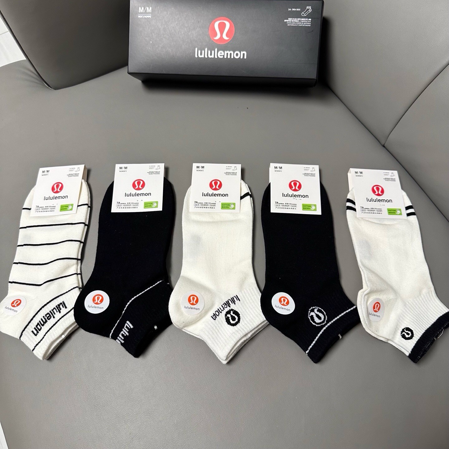 NO:920252,Lululemon · Lululemon new socks [five pairs in a box] jacquard classic logo, made of pure cotton material, breathable and comfortable, super nice and popular small items, big brands out on the street, fashionable people must have super easy-to-match socks, stockings, socks, socks19860909 Lululemon · 露露露露新品袜子【一盒五双】提花经典标志,纯棉材质制造,透气舒适,超级nice超火爆小单品,大牌出街,潮人必备超好搭袜子,丝袜,袜子,socks,accessory