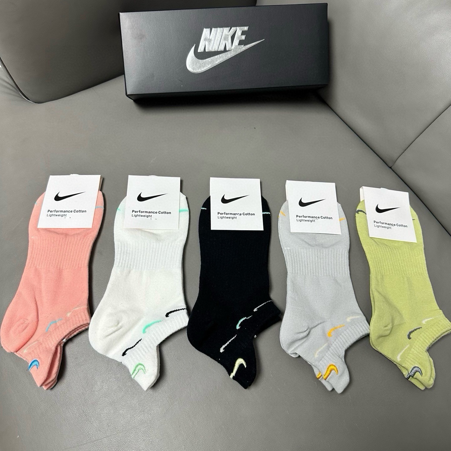 NO:920254,Nike · Nike's new women's crew socks, forever classic and forever made of combed cotton material, breathable, sweat-absorbent, soft and comfortable, very nice on the feet [five pairs in a box] socks, stockings, socks, socks19860909 Nike · 耐克耐克新品女款船袜,永远的经典永远的精梳棉材质,透气吸汗柔软舒适,上脚非常nice【一盒五双】袜子,丝袜,袜子,socks,accessory
