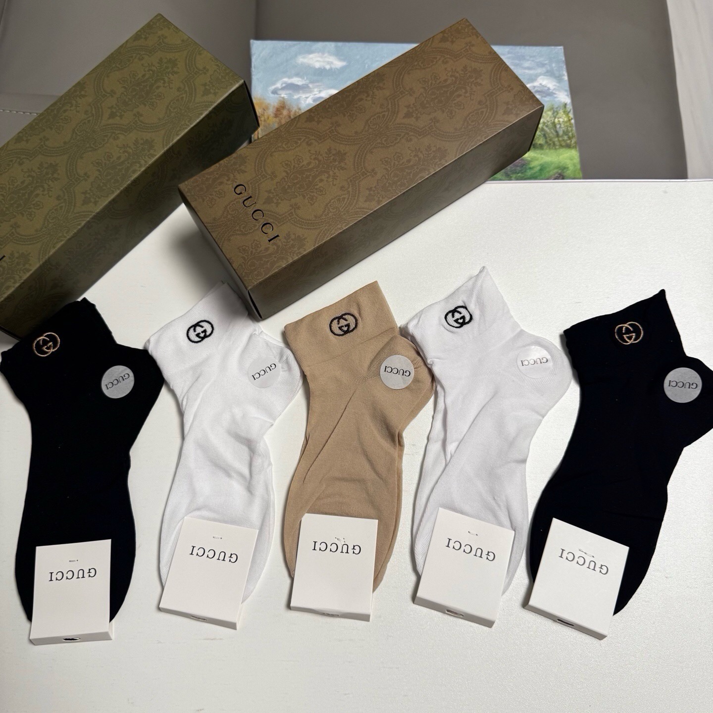 NO:920593,Gucci · Gucci G's new women's socks [five pairs in a box] thin and light, classic double G letter embroidery, breathable, soft and comfortable, super popular small items, big brands out on the street, fashionable people must-have super matching socks, stockings, socks, gucci, gucci, socks19860909 Gucci · 古奇G家新品女款袜子【一盒五双】轻薄款,经典双G字母刺绣,透气柔软舒适,超火爆小单品,大牌出街,潮人必备超好搭袜子,丝袜,袜子,gucci,gucci,socks,accessory
