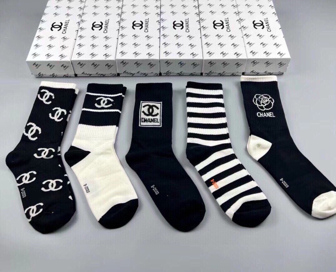 NO:920618,CHANEL · Chanel's new women's socks [five pairs in a box] made of pure cotton, soft, comfortable and breathable, jacquard classic brand full name logo, fried chicken nice, big-name outings, fashionable people's must-have socks, stockings, socks, chanel, chanel, socks19860909 CHANEL · 香奈儿香奶奶家新品女款袜子【一盒五双】纯棉材质,柔软舒适透气,提花经典品牌全称logo,炒鸡nice,大牌出街,潮人必备超好搭袜子,丝袜,袜子,chanel,chanel,socks,accessory