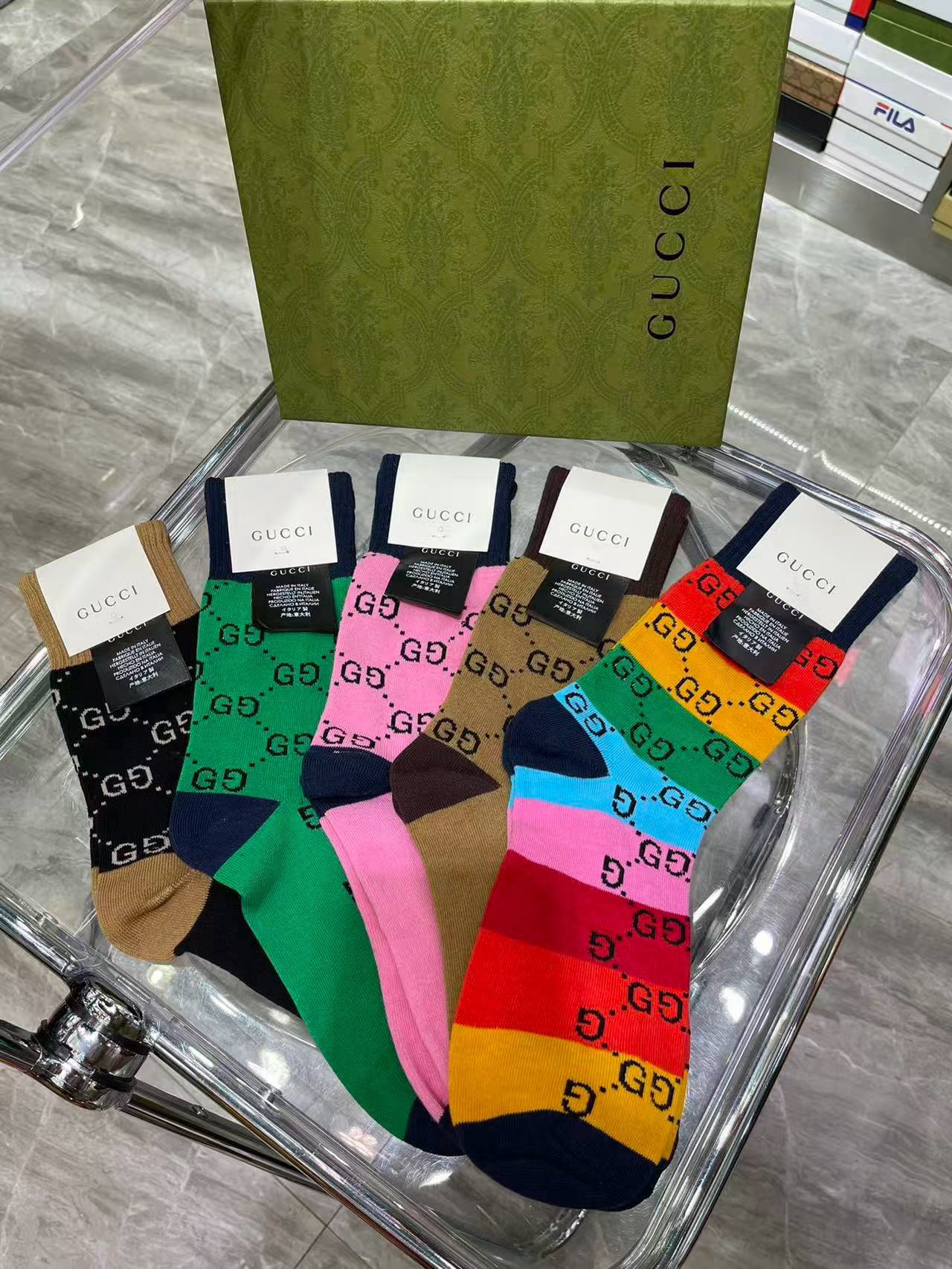NO:920597,Gucci · Gucci's new long socks [five pairs in a box] classic double G logo, especially tall, pure cotton material, breathable and comfortable, versatile for sports and leisure, ins super popular small item, big name outing, fashionable people must have super good socks, stockings, socks, gucci, gucci, socks19860909 Gucci · 古奇大G家新品长筒袜子【一盒五双】经典双G标志,特显高大上,纯棉材质,透气舒适,运动休闲百搭款,ins超火爆小单品,大牌出街,潮人必备超好搭袜子,丝袜,袜子,gucci,gucci,socks,accessory