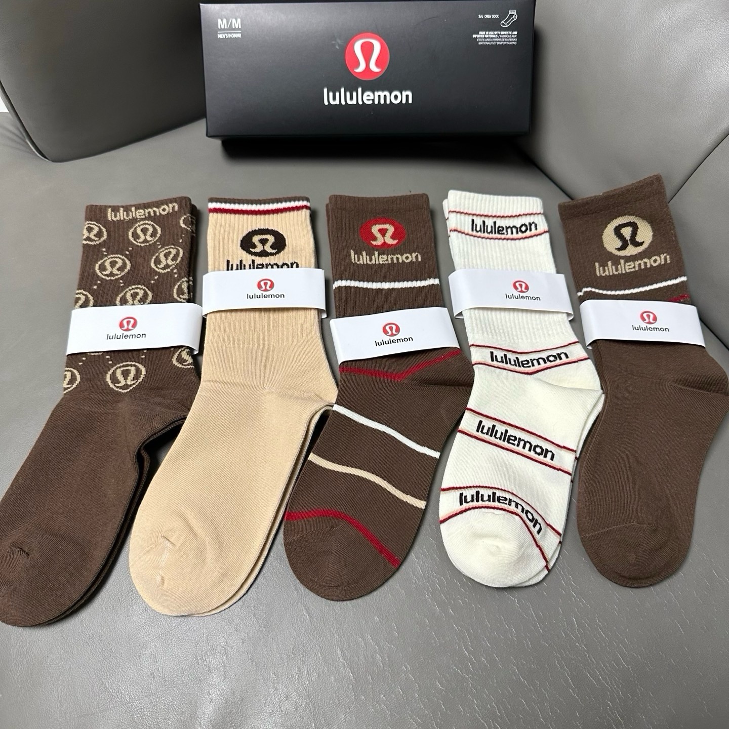 NO:920600,Lululemon · Lulu Lulu's new women's socks [five pairs in a box] jacquard classic logo, made of pure cotton material, breathable and comfortable, super nice and popular small items, big brands out on the street, fashionable people must have super easy-to-match socks, stockings, socks, socks19860909 Lululemon · 露露露露新品女款袜子【一盒五双】提花经典标志,纯棉材质制造,透气舒适,超级nice超火爆小单品,大牌出街,潮人必备超好搭袜子,丝袜,袜子,socks,accessory