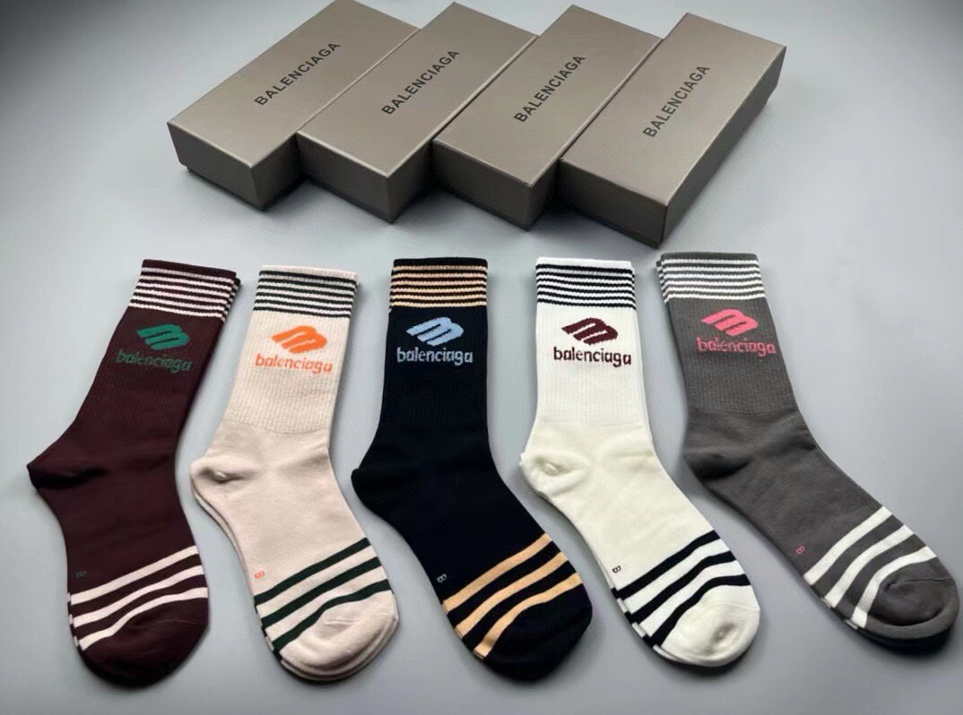 NO:940074,BALENCIAGA · Balenciaga Paris' new women's long socks [five pairs in a box] are made of pure cotton material, soft and comfortable on the feet, carefully selected colors match the latest Paris logo and big brands are out on the street, fashionable people must have super matching socks, stockings, socks, balenciaga, balenciaga, socks19860909 BALENCIAGA · 巴黎世家大巴黎新品女款长筒袜子【一盒五双】纯棉材质织造,上脚柔软舒适,精挑细选的颜色搭配最新大巴黎logo大牌出街,潮人必备超好搭袜子,丝袜,袜子,balenciaga,balenciaga,socks,accessory