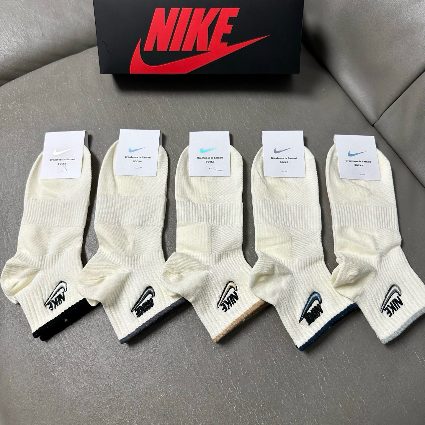NO:940089,[NIKE · Nike] JUST DOIT. The logo is super nice and popular all over the Internet. It is definitely your go-to item for this spring and summer. This year’s super popular super popular Internet celebrity socks are colorfully embroidered with the classic logo. They are extremely popular. Made of combed cotton, soft and breathable, suitable for all seasons. A must-have for the streets of Europe and the United States. [Five pairs in a box] socks, stockings, socks, socks19860909【NIKE · 耐克】JUST DOIT. logo超级nice火爆全网,绝对是你这个春夏的搭配神器ins今年超火爆超级爆款网红袜子彩绣经典logo,火爆至极精梳棉材质,柔软透气,四季通用,欧美大牌街头必备【一盒五双】袜子,丝袜,袜子,socks,accessory