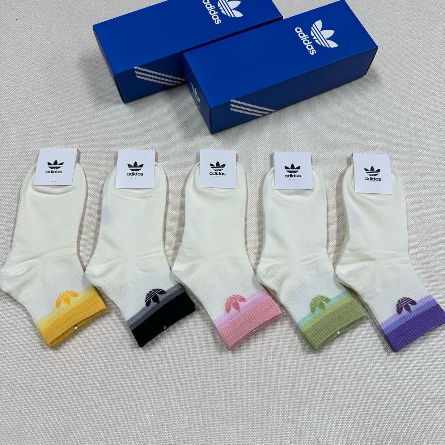 NO:940734,Adidas · Adidas' new women's mid-calf socks, popular all over the Internet, the clover logo, super nice design, stunning, super good-looking, super popular element this year, pure cotton material, very soft and comfortable [five pairs in a box] socks, stockings, socks, adidas, socks19860909 Adidas · 阿迪达斯新品女款中筒袜,火爆全网的三叶草logo超级nice设计惊艳绝伦超级好看ins今年超火爆元素单品纯棉材质,非常柔软舒适【一盒五双】袜子,丝袜,袜子,adidas,socks,accessory