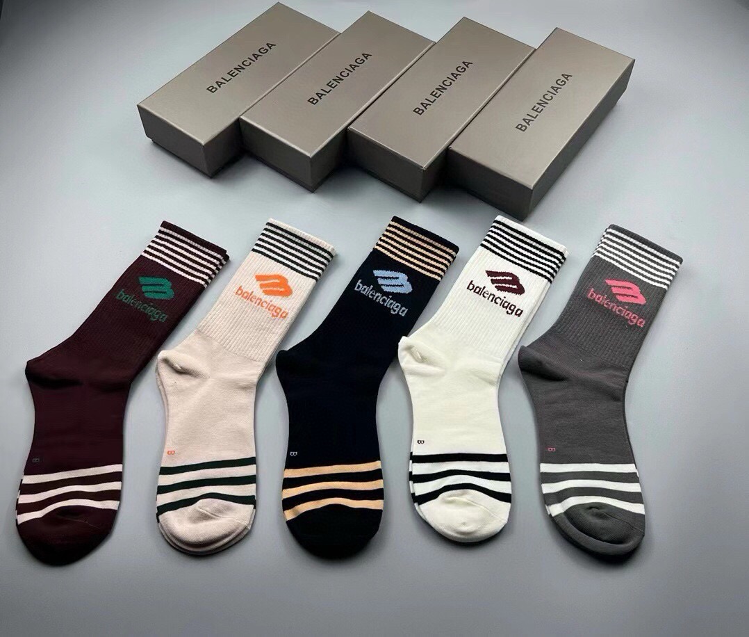 🆕BALENCIAGA · 巴黎世家❗️大巴黎新品女款长筒袜子❗️【一盒五双】纯棉材质织造，上脚柔软舒适，精挑细选的颜色