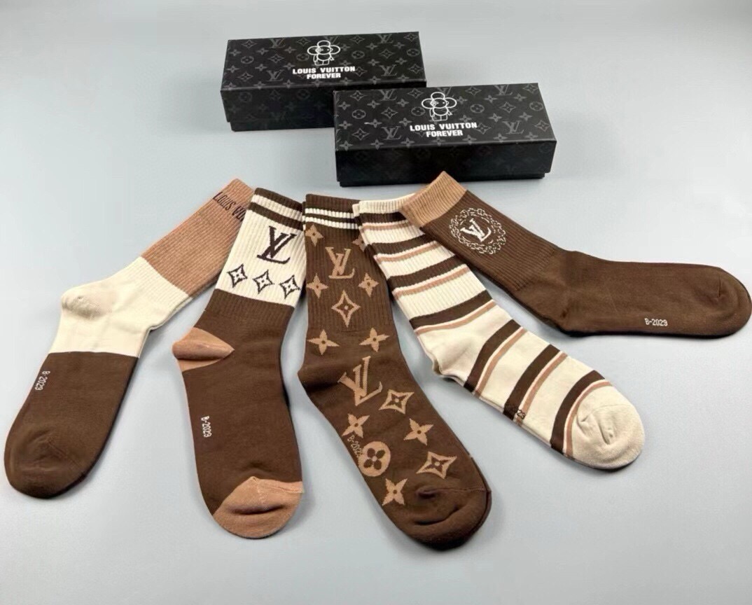🆕Louis Vuitton · 路易威登❗️驴家新品女款高筒袜子❗️【一盒五双】纯棉材质，提花经典标志，柔软舒适透气，