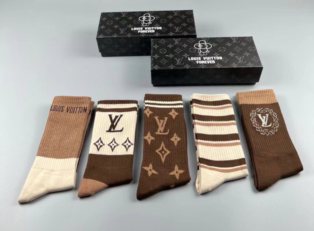 🆕Louis Vuitton · 路易威登❗️驴家新品女款高筒袜子❗️【一盒五双】纯棉材质，提花经典标志，柔软舒适透气，