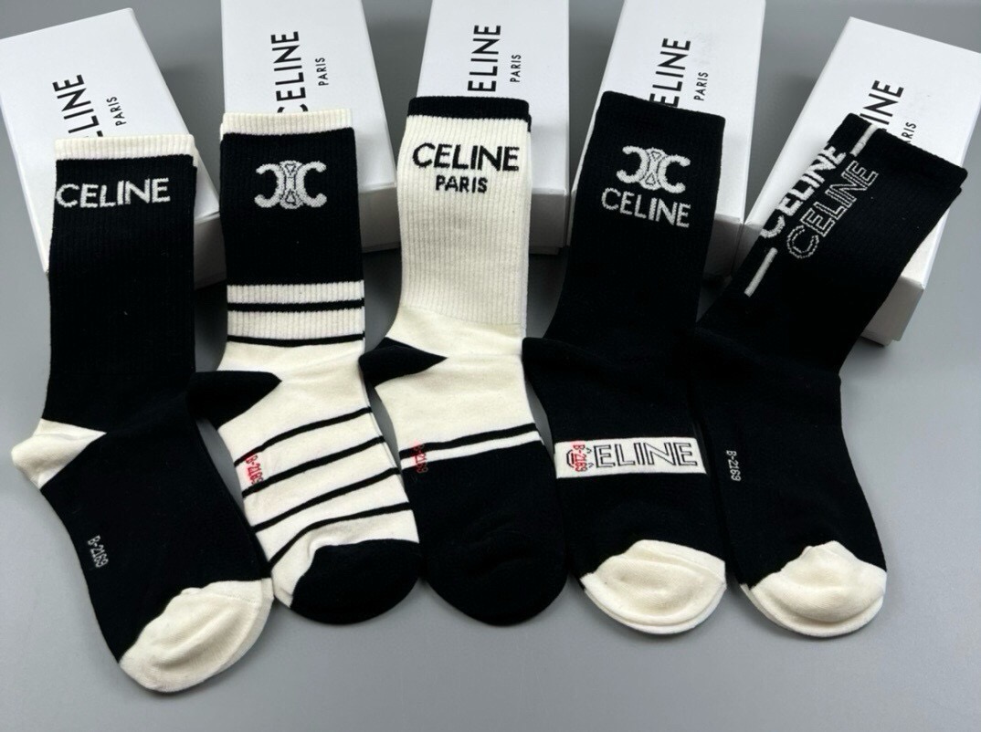 🆕Celine · 赛琳❗️CE家新品女款中筒袜子❗️【一盒五双】纯棉材质，柔软舒适透气，提花经典CE标志，大牌出街，潮