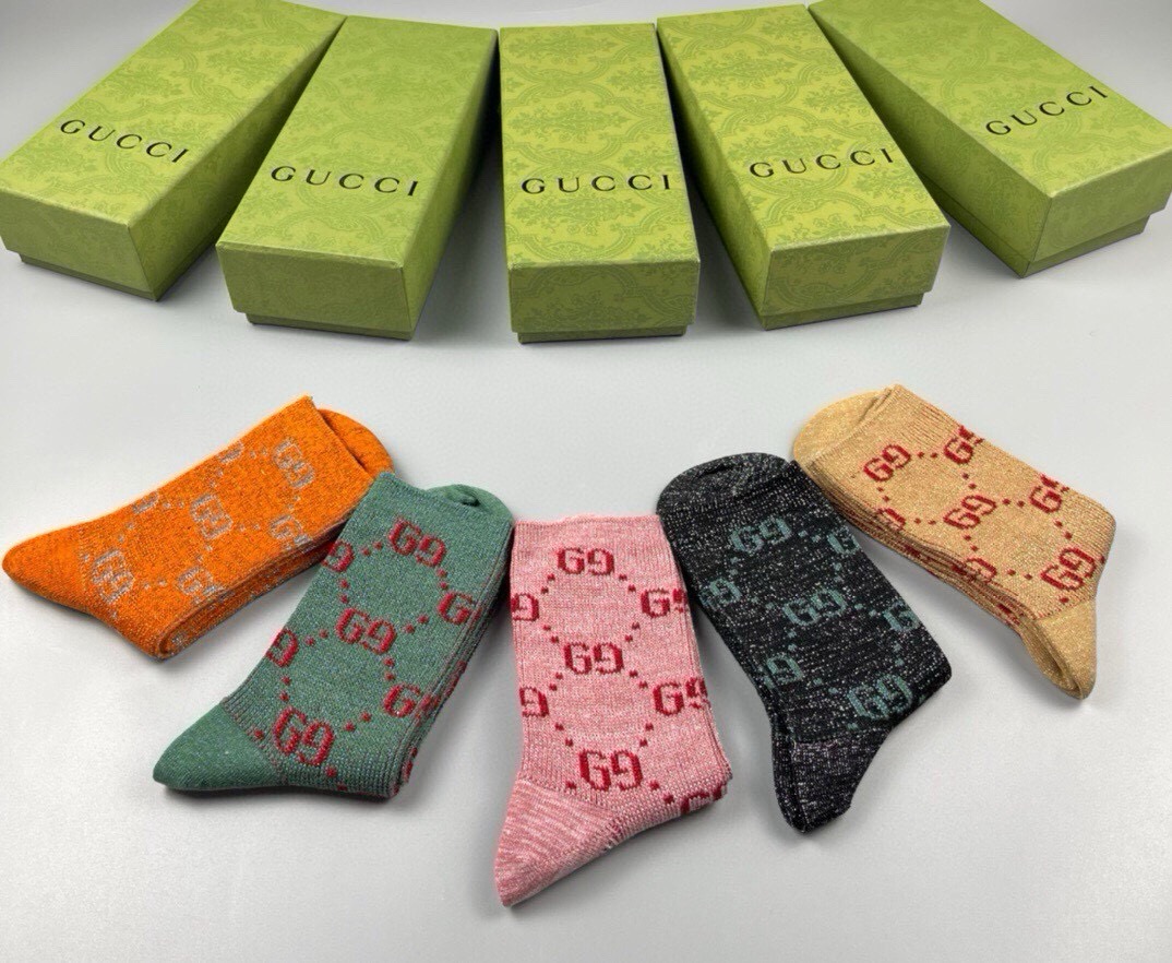 🆕Gucci · 古奇❗️超级经典中筒袜子❗️【一盒五双】G家专柜一直在售的经典款，双针双路纯棉织造，加上闪闪金丝线，实