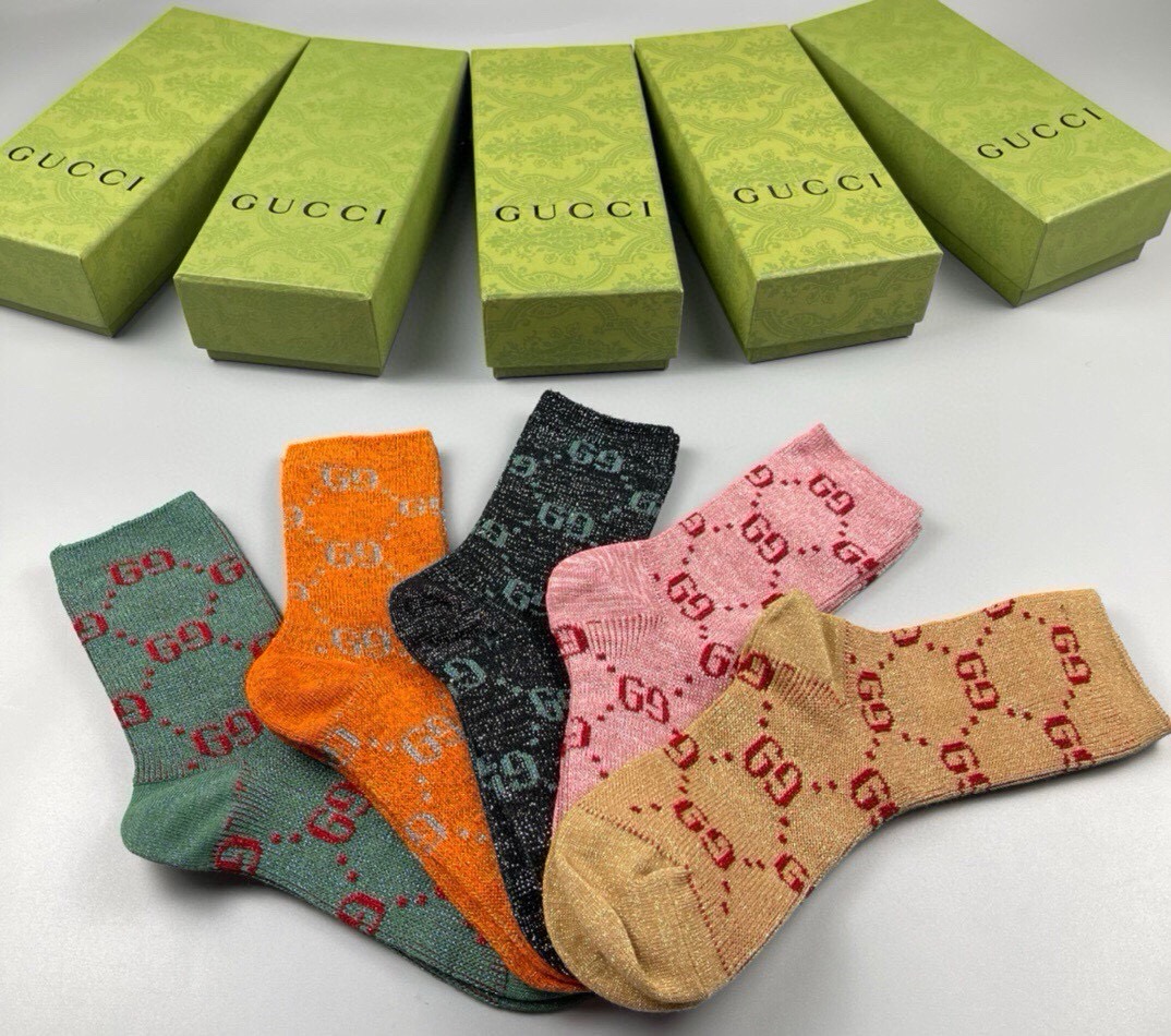 🆕Gucci · 古奇❗️超级经典中筒袜子❗️【一盒五双】G家专柜一直在售的经典款，双针双路纯棉织造，加上闪闪金丝线，实
