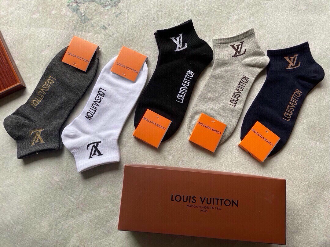 🆕LOUIS VUITTON · 路易威登❗️大驴家新品男款袜子❗️【一盒五双】纯棉材质，柔软舒适，提花经典图案标志，炒