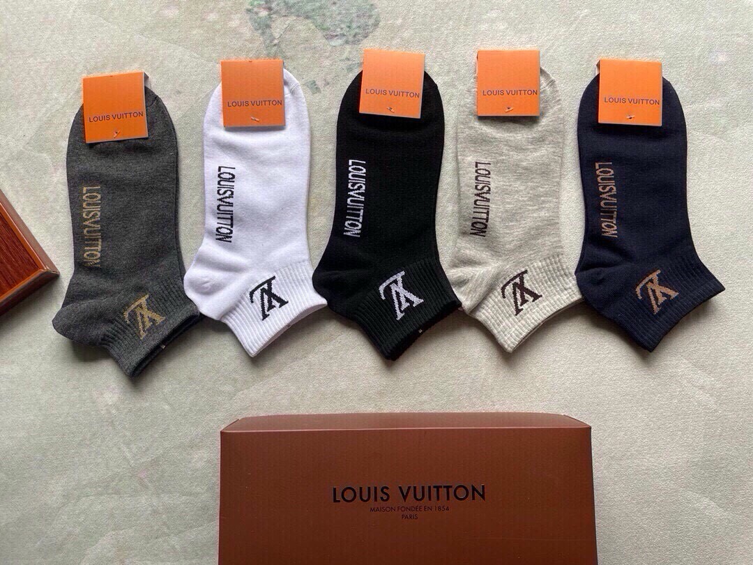 🆕LOUIS VUITTON · 路易威登❗️大驴家新品男款袜子❗️【一盒五双】纯棉材质，柔软舒适，提花经典图案标志，炒