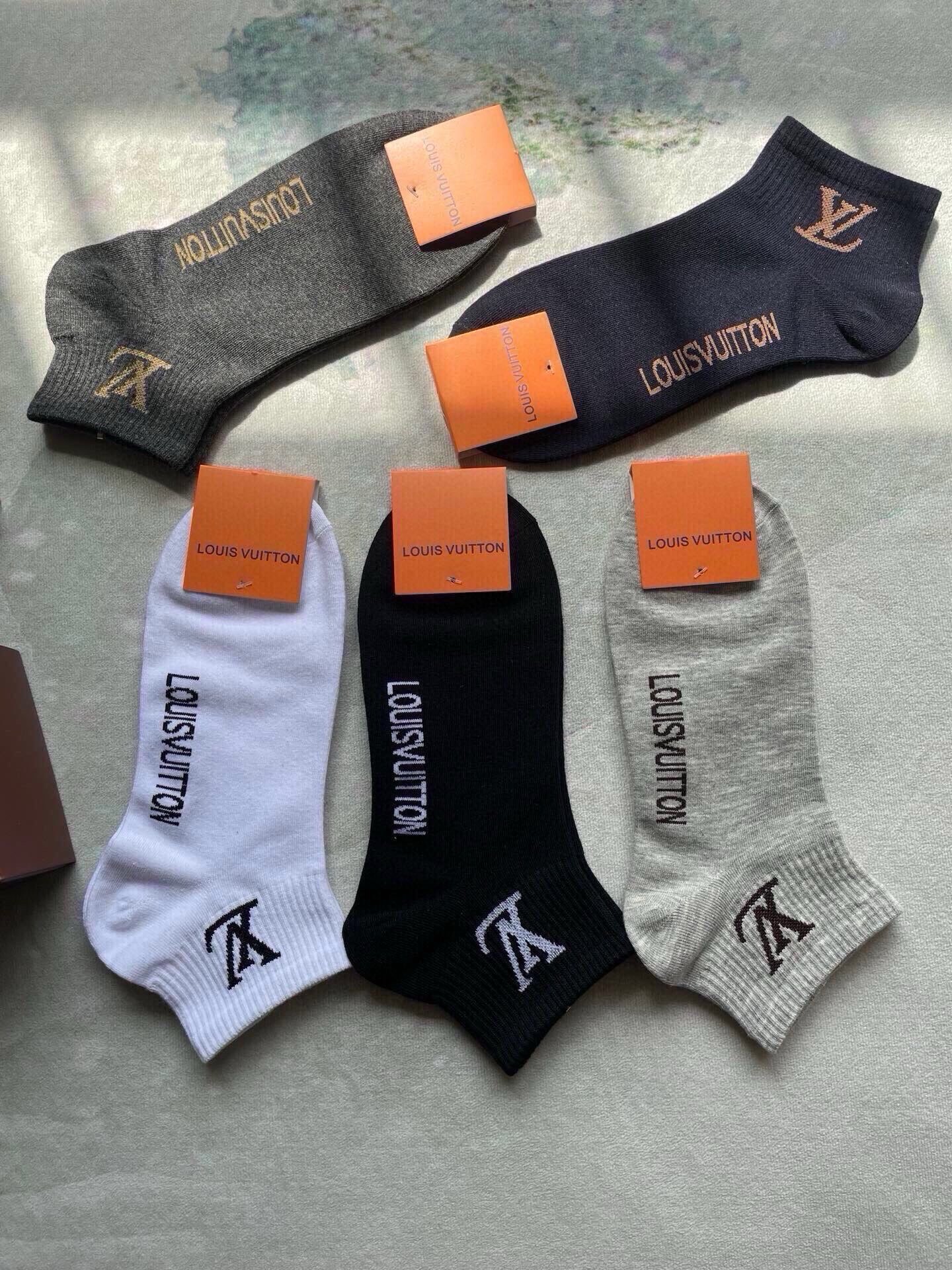 🆕LOUIS VUITTON · 路易威登❗️大驴家新品男款袜子❗️【一盒五双】纯棉材质，柔软舒适，提花经典图案标志，炒