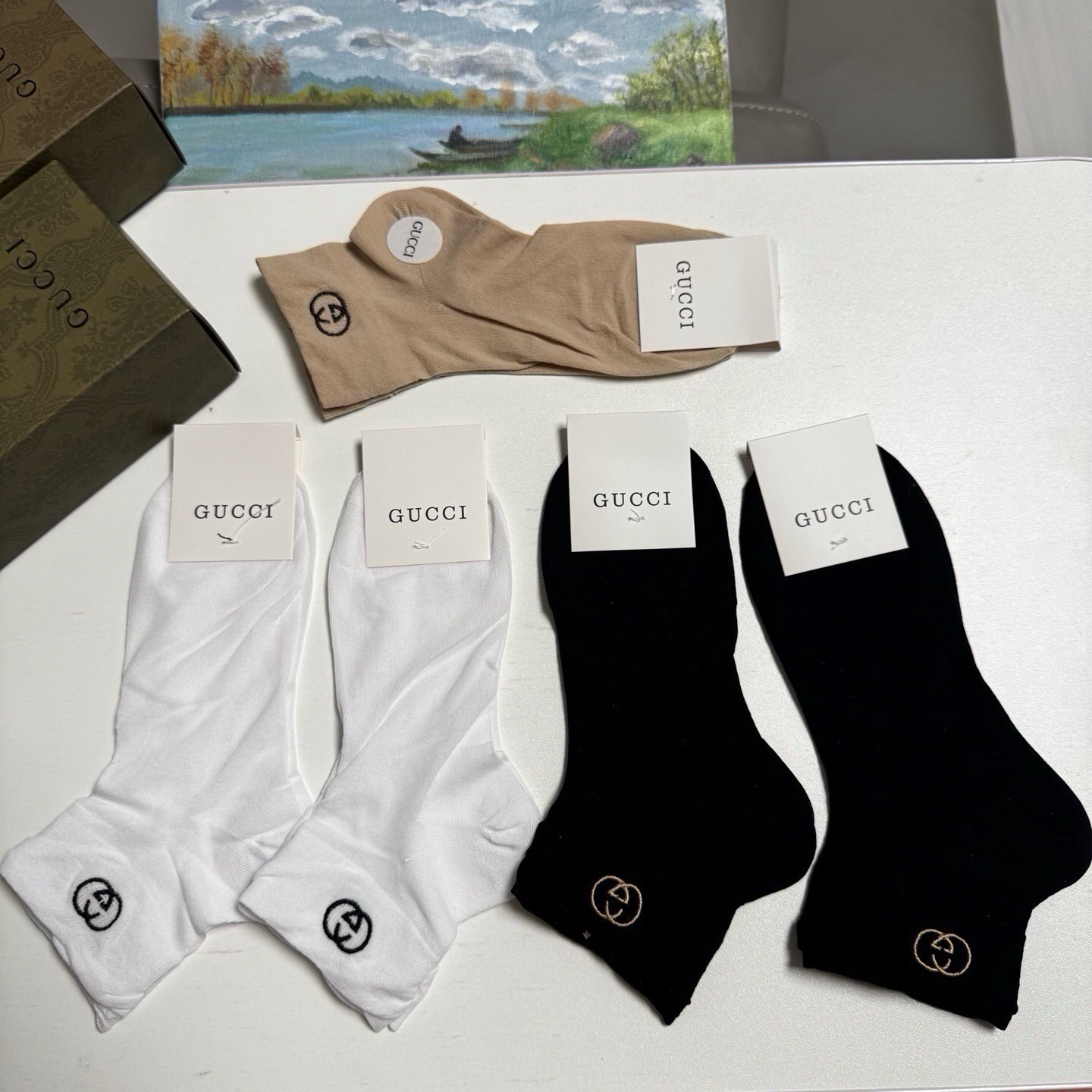 🆕Gucci · 古奇❗️G家新品女款袜子❗️【一盒五双】轻薄款，经典双G字母刺绣，透气柔软舒适，超火爆小单品，大牌出街