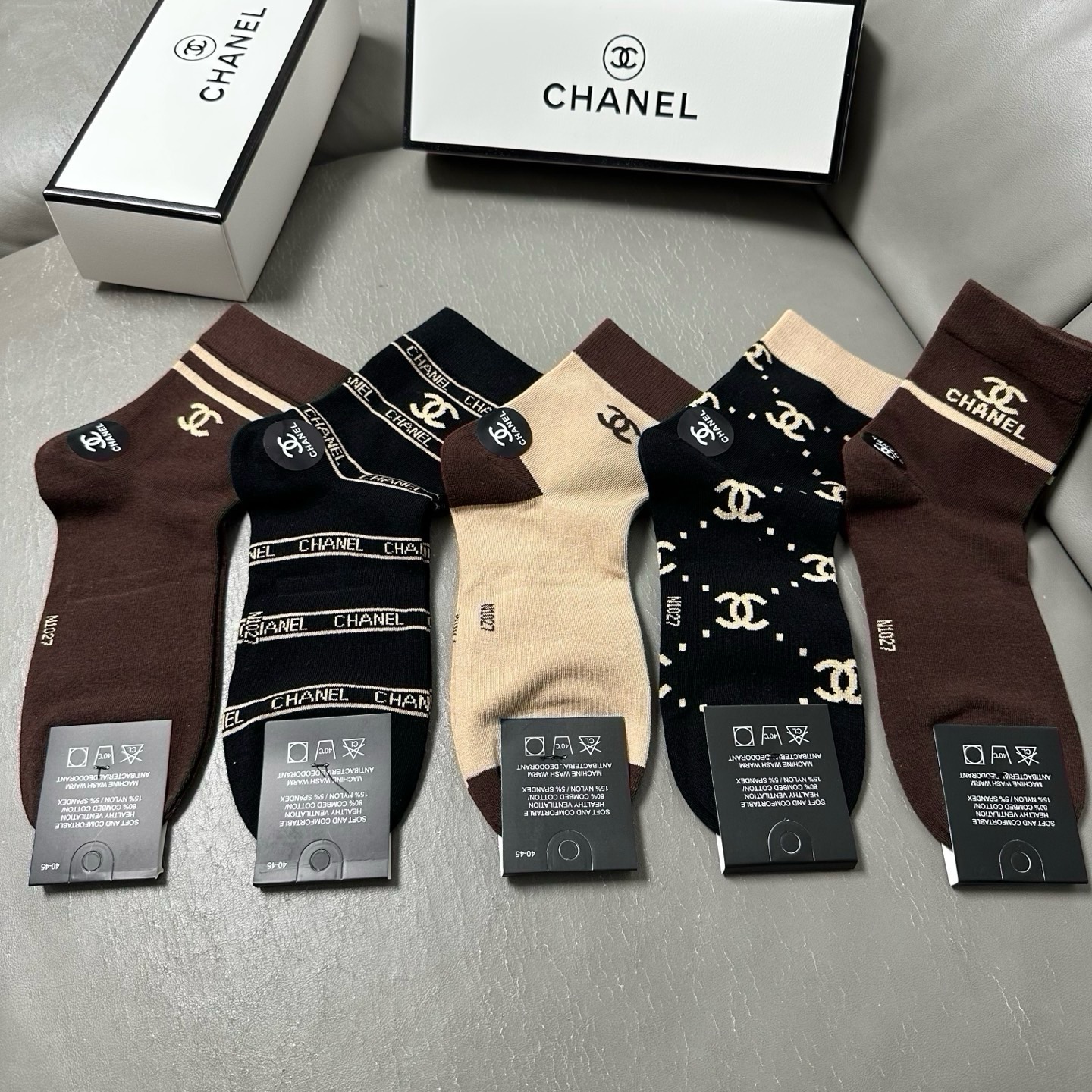 🆕Chanel · 香奈儿❗️CH家新品男款中筒袜子❗️【一盒五双】纯棉材质，柔软舒适透气，提花经典标志，炒鸡nice，