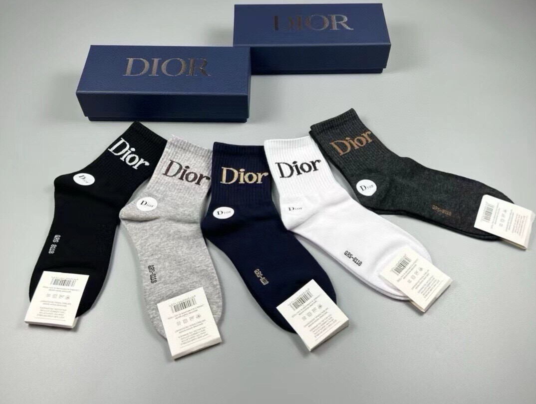 🆕Dior · 迪奥❗️D家新品短款袜子❗️【一盒五双】纯棉材质，上脚柔软舒适，经典的D家字母logo，炒鸡nice❗️