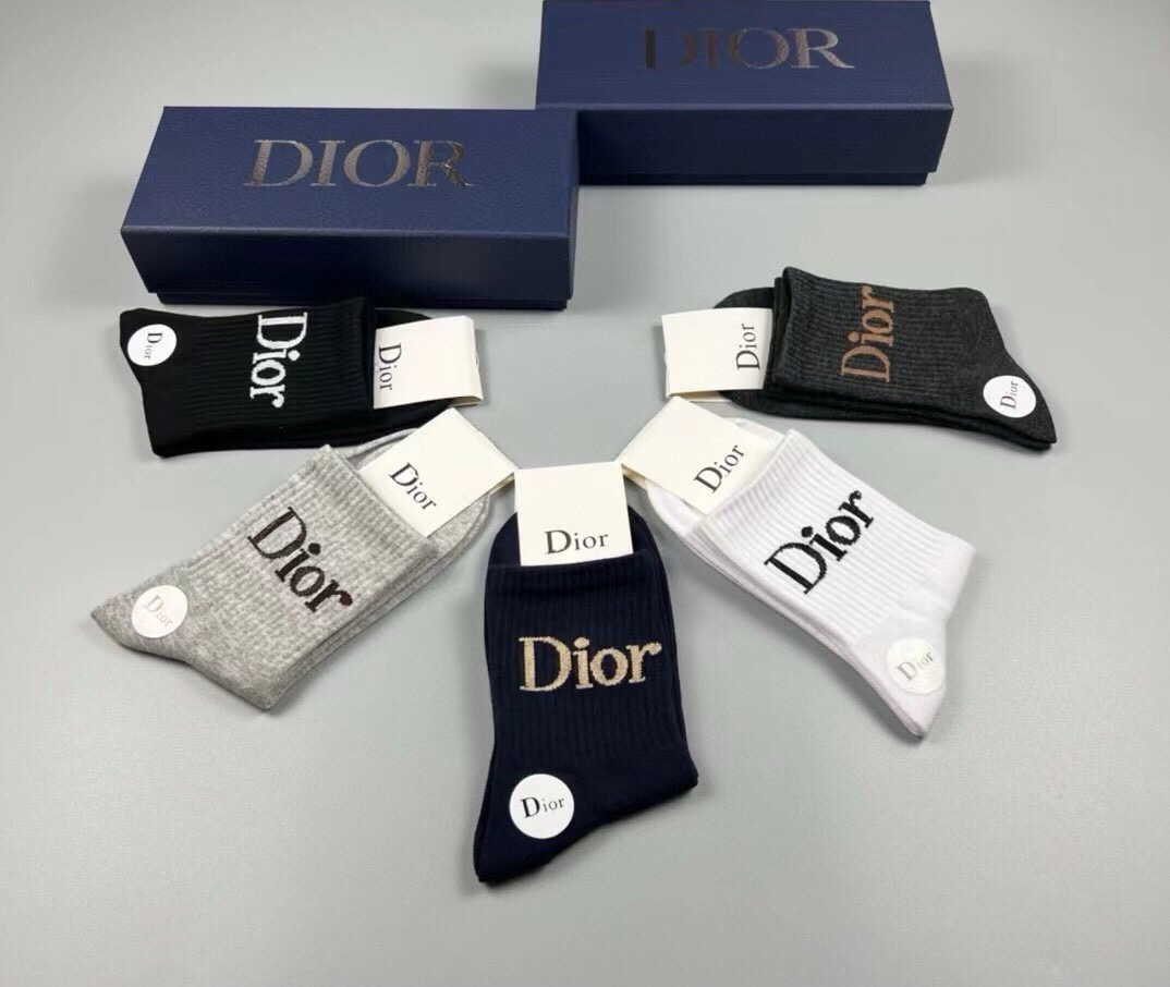 🆕Dior · 迪奥❗️D家新品短款袜子❗️【一盒五双】纯棉材质，上脚柔软舒适，经典的D家字母logo，炒鸡nice❗️