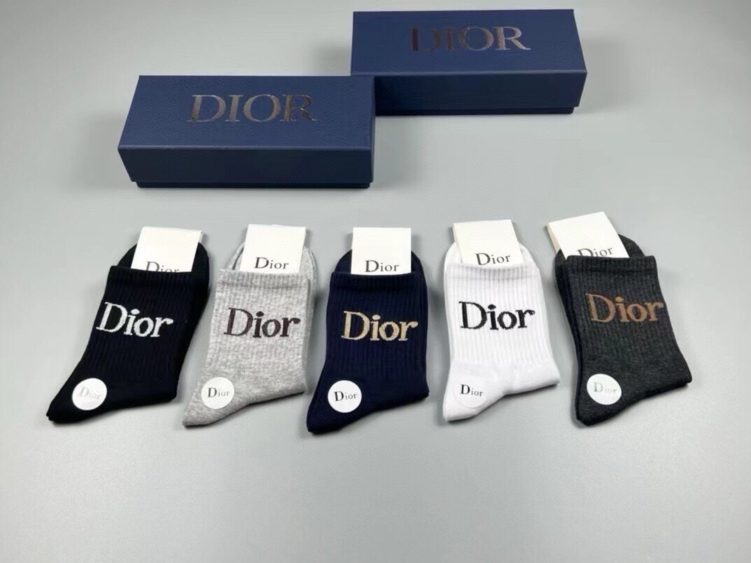 🆕Dior · 迪奥❗️D家新品短款袜子❗️【一盒五双】纯棉材质，上脚柔软舒适，经典的D家字母logo，炒鸡nice❗️
