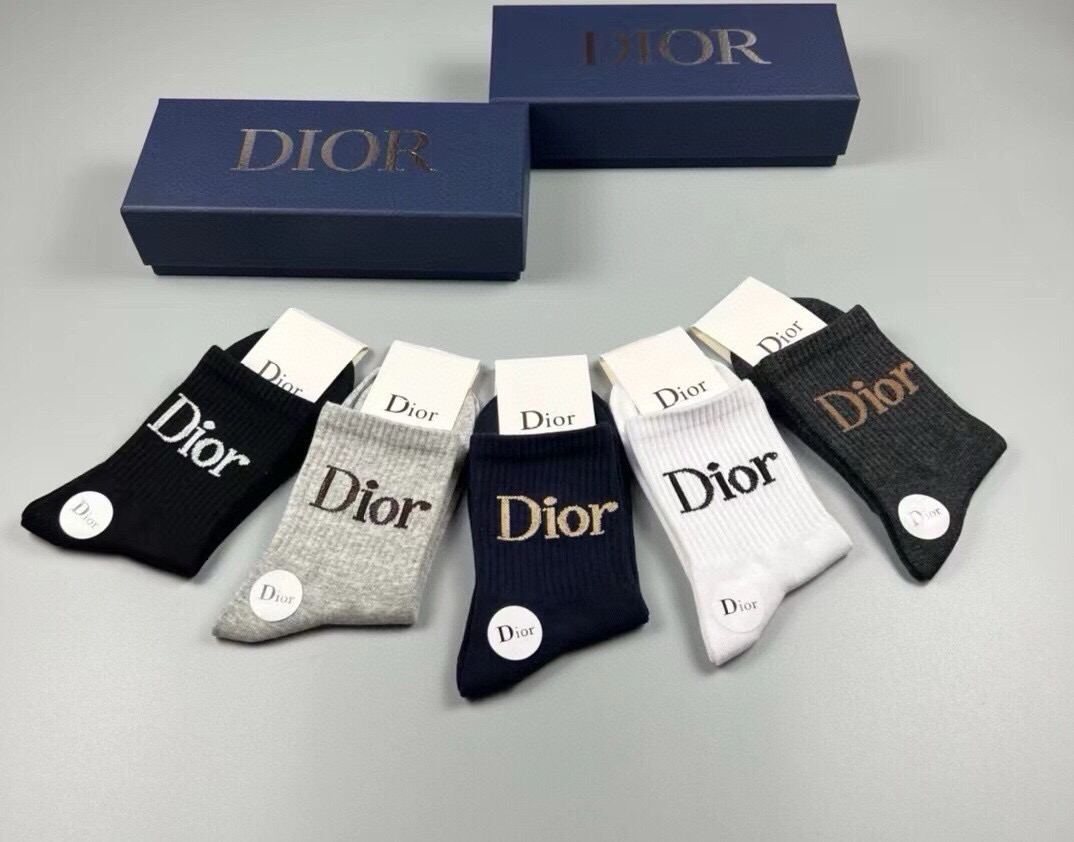 🆕Dior · 迪奥❗️D家新品短款袜子❗️【一盒五双】纯棉材质，上脚柔软舒适，经典的D家字母logo，炒鸡nice❗️