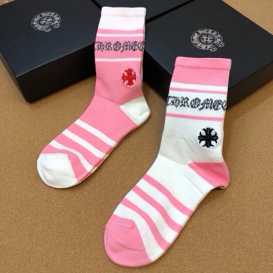 🆕❗️克罗心出口订单❗️别致吸睛，中筒设计，精梳棉材质❗️亲肤透气，表面有着温润的光泽感，上脚丝滑而显高档质感，全品相订