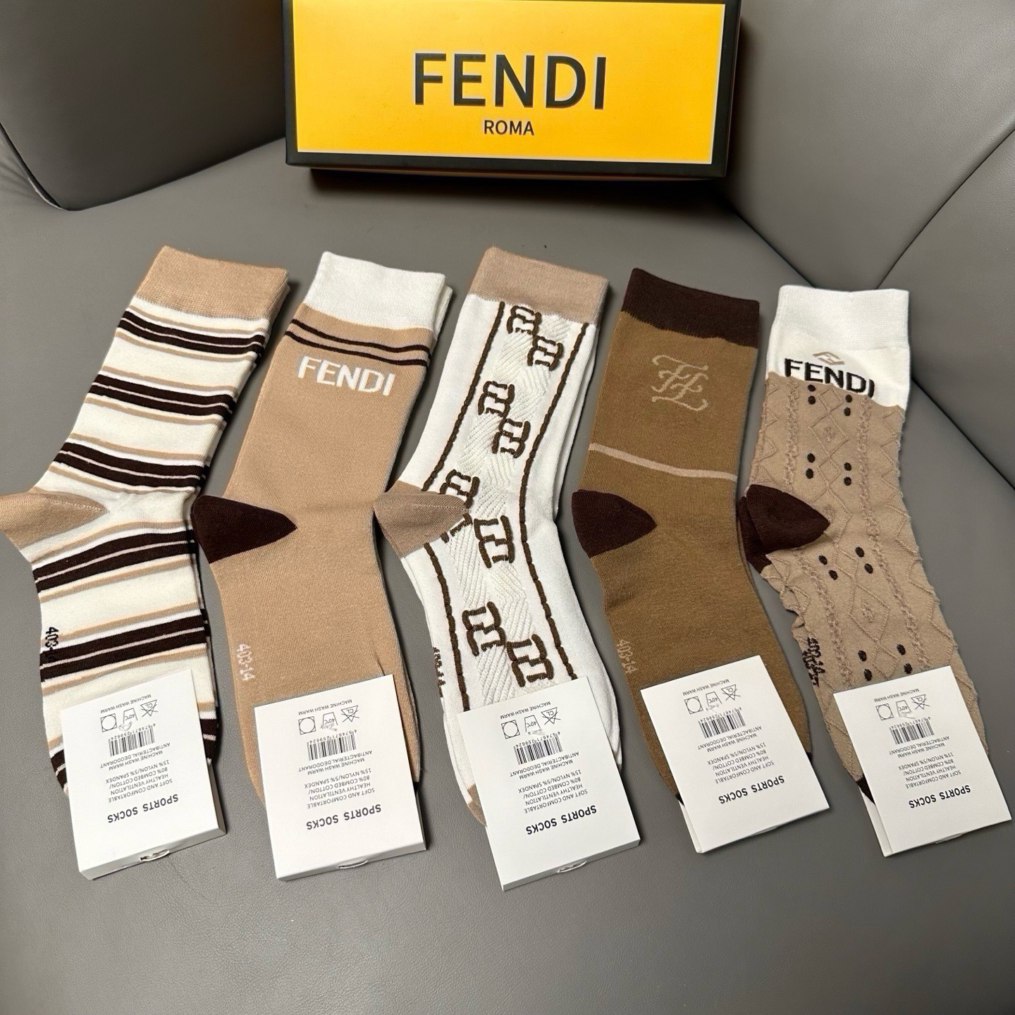 🆕FENDI · 芬迪❗️老佛爷家新品长筒袜子❗️【一盒五双】超级经典的双F标志，竹棉材质制造，透气舒适，超级nice❗