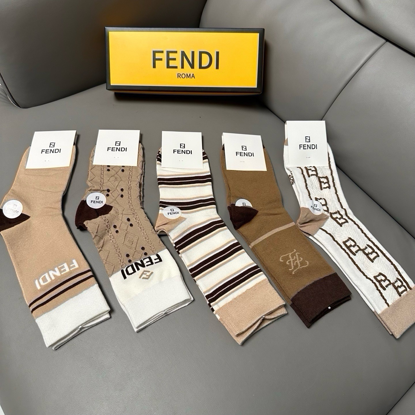 🆕FENDI · 芬迪❗️老佛爷家新品长筒袜子❗️【一盒五双】超级经典的双F标志，竹棉材质制造，透气舒适，超级nice❗