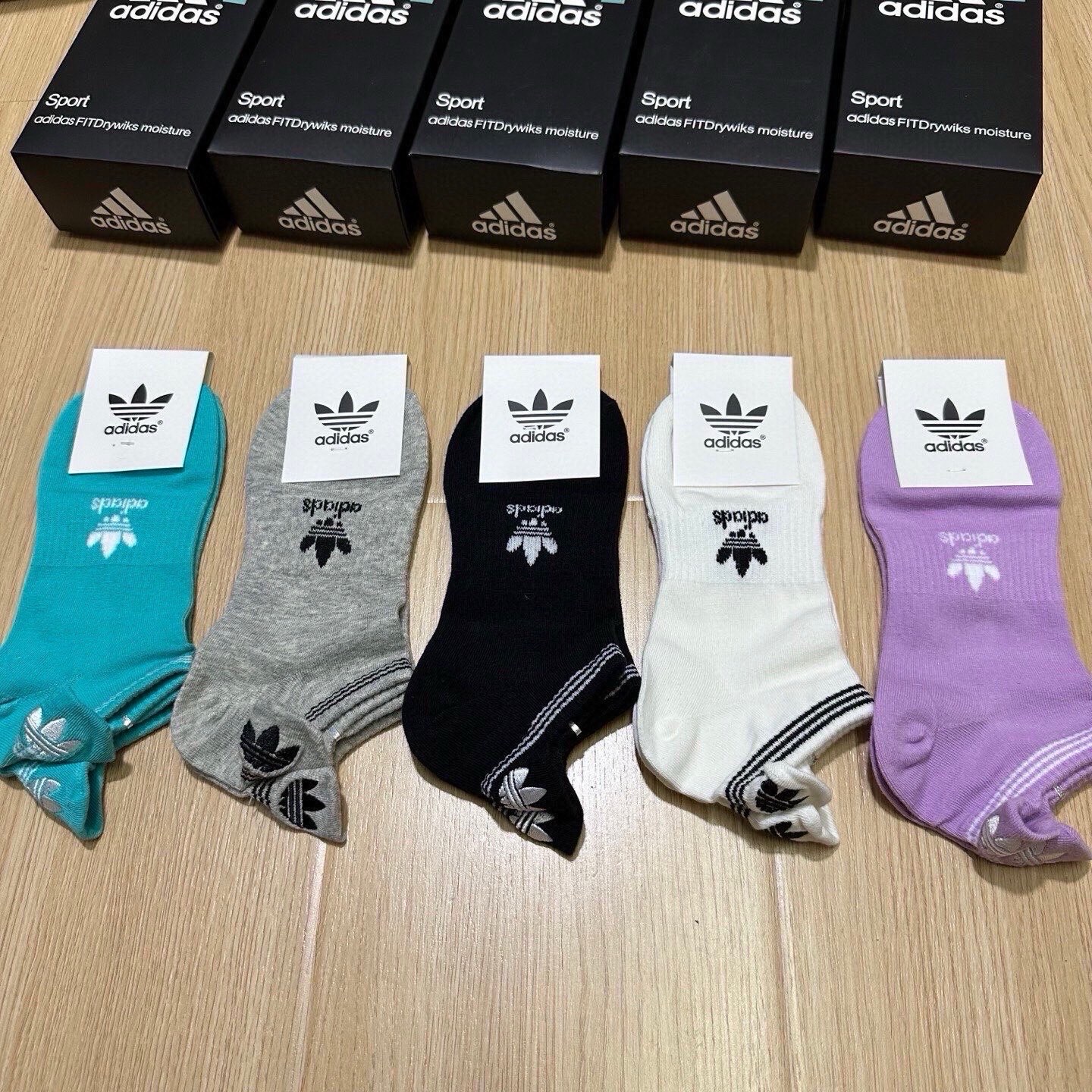 🆕Adidas · 阿迪达斯❗️火爆全网的三叶草❗️☘️logo超级nice❗️❗️设计惊艳绝伦超级好看❗️ins今年超