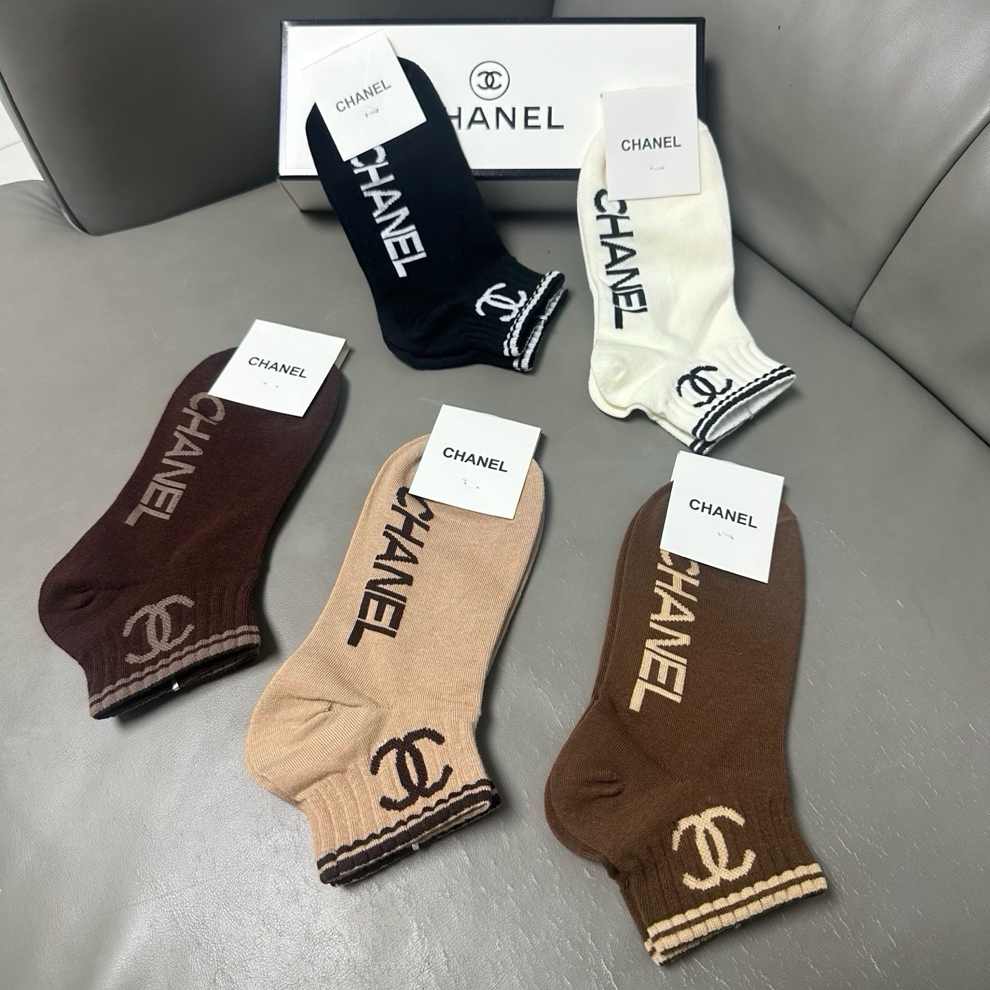 🆕CHANEL · 香奈儿❗️小香新品女款袜子❗️【一盒五双】纯棉材质，柔软舒适透气，经典双C标识，炒鸡nice，大牌出