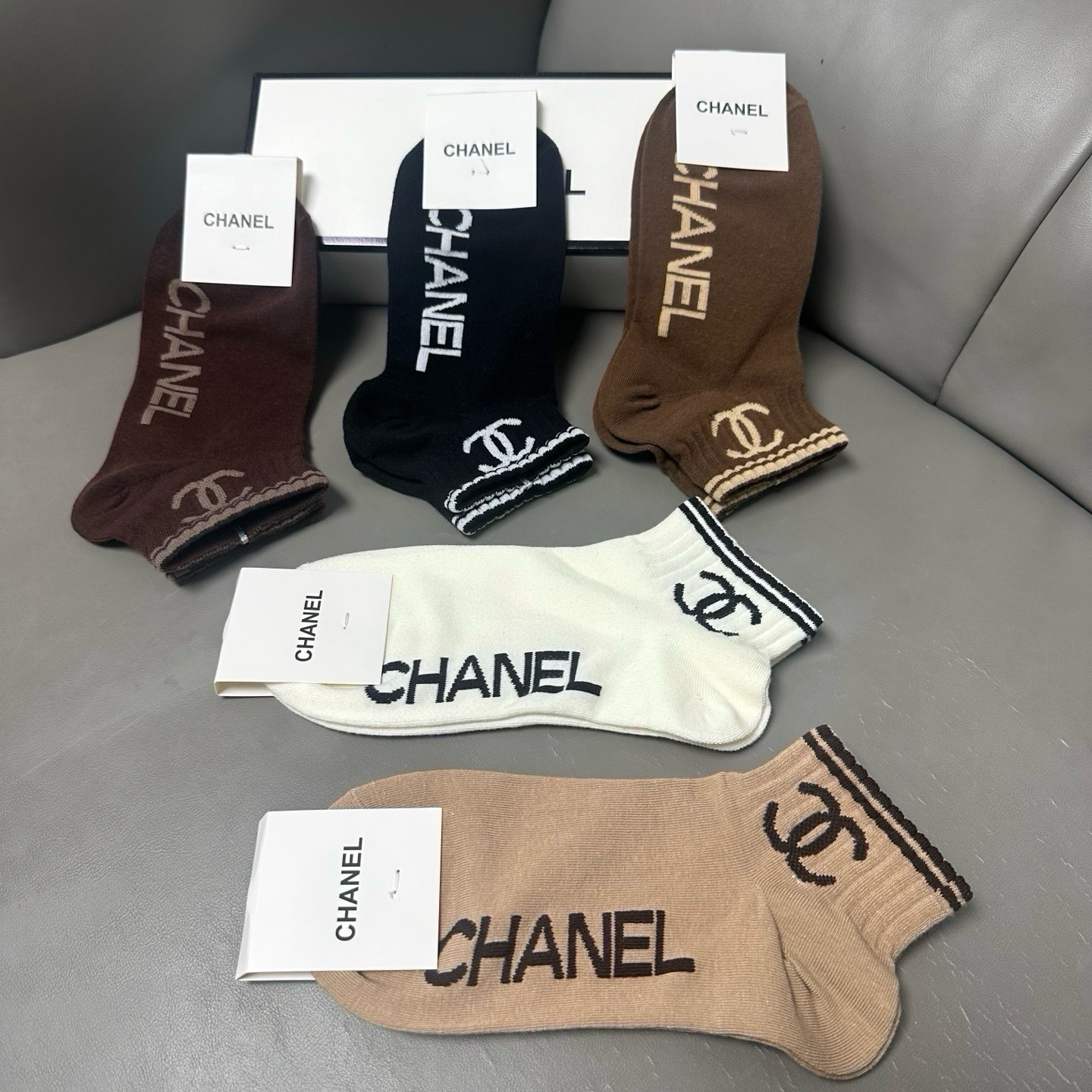 🆕CHANEL · 香奈儿❗️小香新品女款袜子❗️【一盒五双】纯棉材质，柔软舒适透气，经典双C标识，炒鸡nice，大牌出
