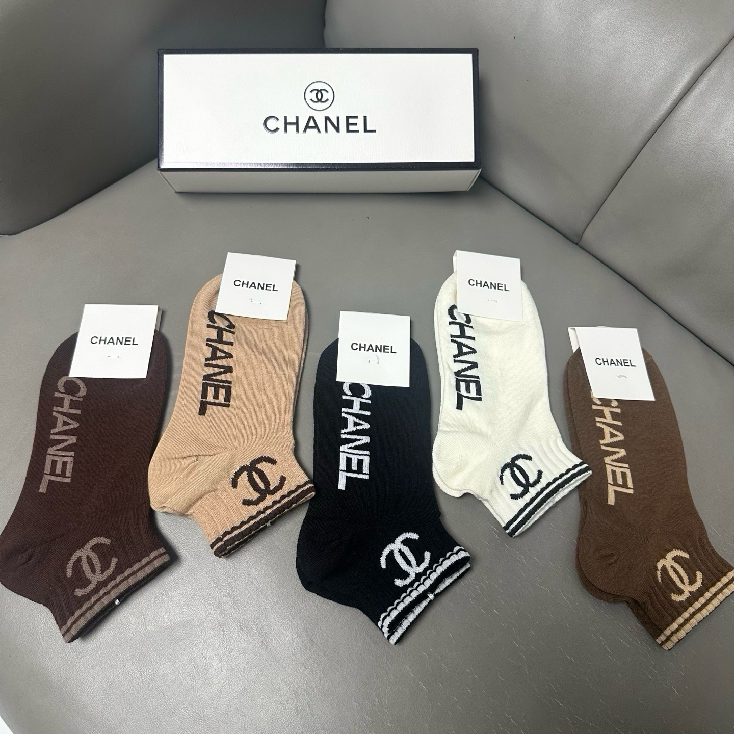 🆕CHANEL · 香奈儿❗️小香新品女款袜子❗️【一盒五双】纯棉材质，柔软舒适透气，经典双C标识，炒鸡nice，大牌出