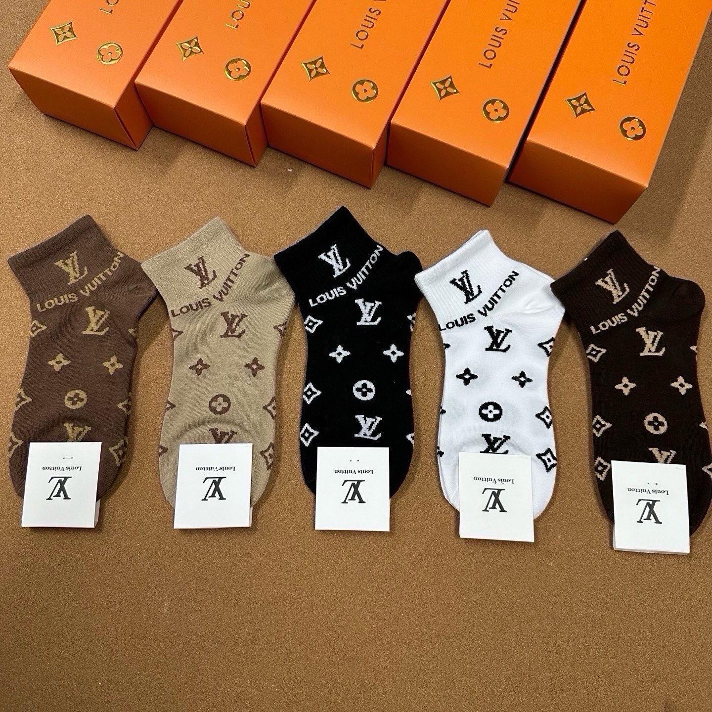 🆕Louis Vuitton · 路易威登❗️驴家经典袜子❗️【一盒五双】提花驴家经典logo，纯棉材质制造，透气舒适，