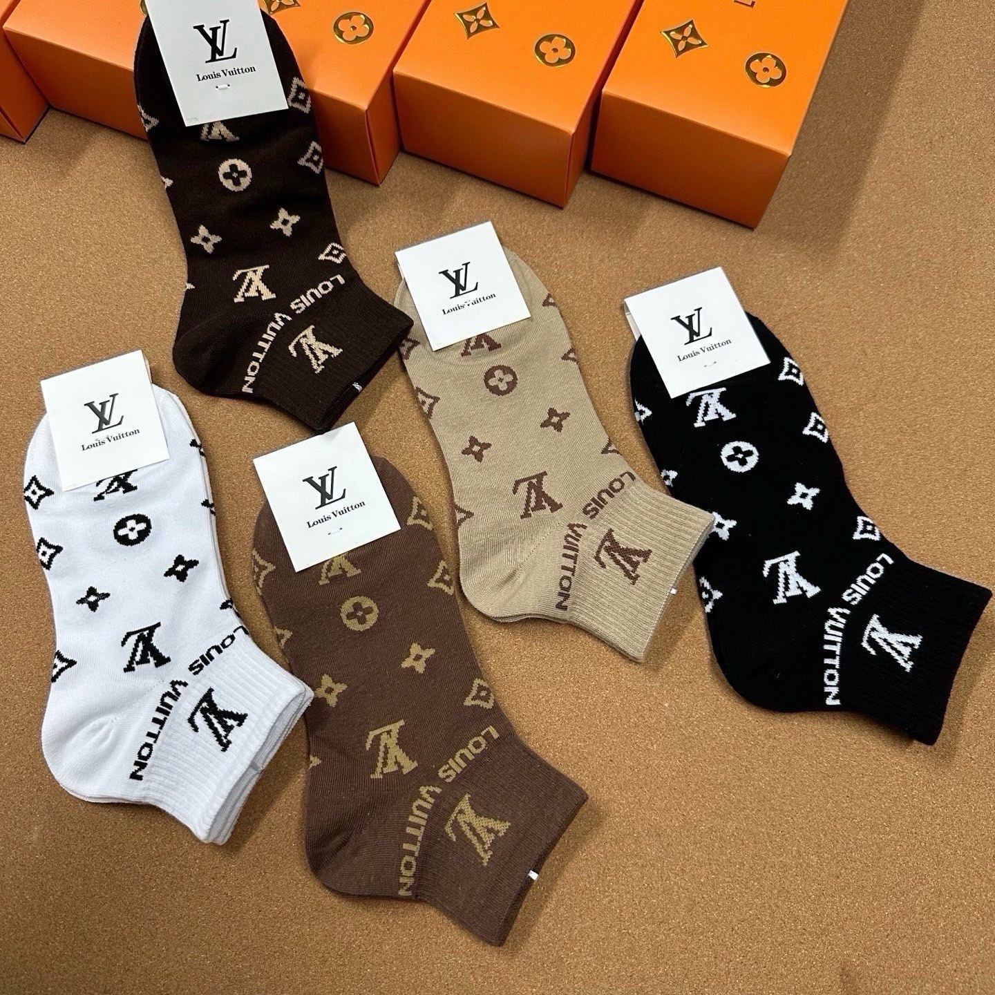 🆕Louis Vuitton · 路易威登❗️驴家经典袜子❗️【一盒五双】提花驴家经典logo，纯棉材质制造，透气舒适，