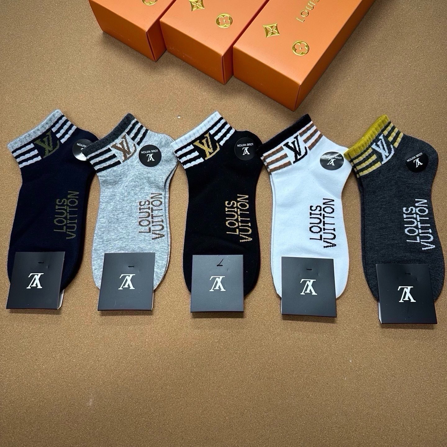 🆕Louis Vuitton · 路易威登❗️驴家新品男款袜子❗️【一盒五双】提花驴家经典logo，纯棉材质制造，透气舒