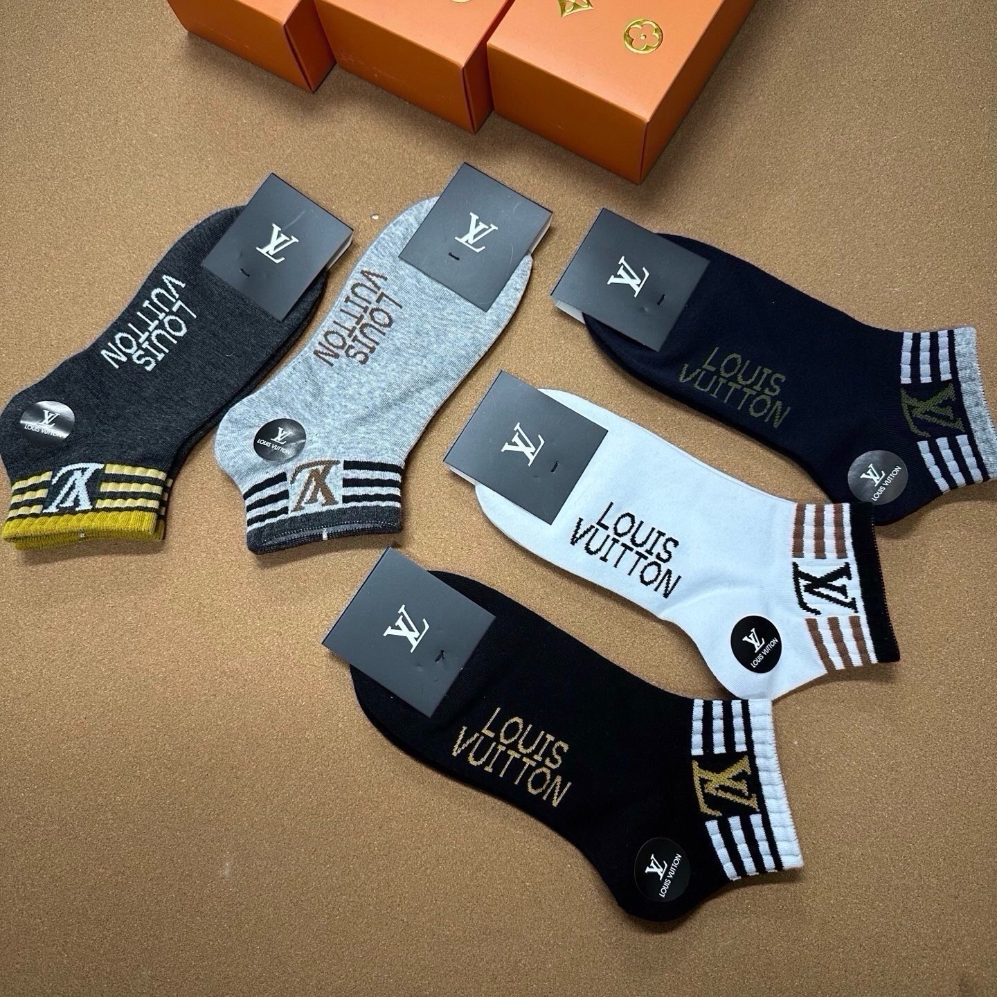 🆕Louis Vuitton · 路易威登❗️驴家新品男款袜子❗️【一盒五双】提花驴家经典logo，纯棉材质制造，透气舒
