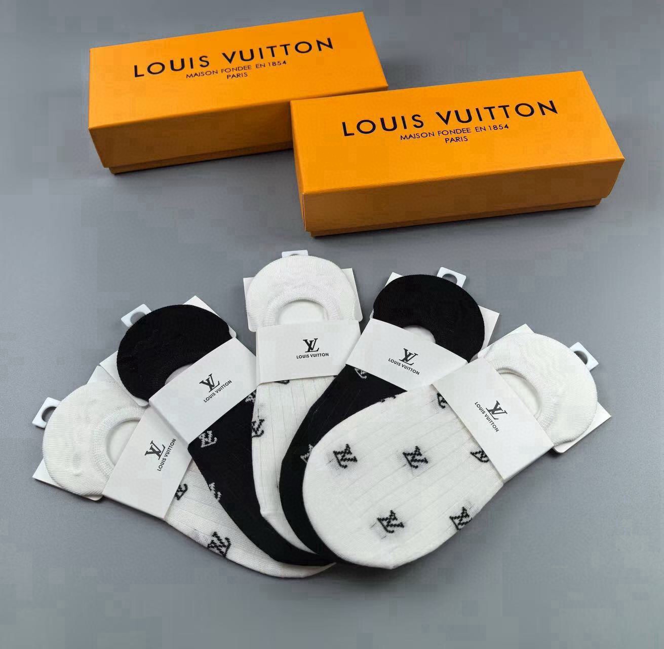 🆕Louis Vuitton · 路易威登❗️驴家新品女款隐形袜子❗【一盒五双】提花经典标志，纯棉材质，超舒适超美腻❗️