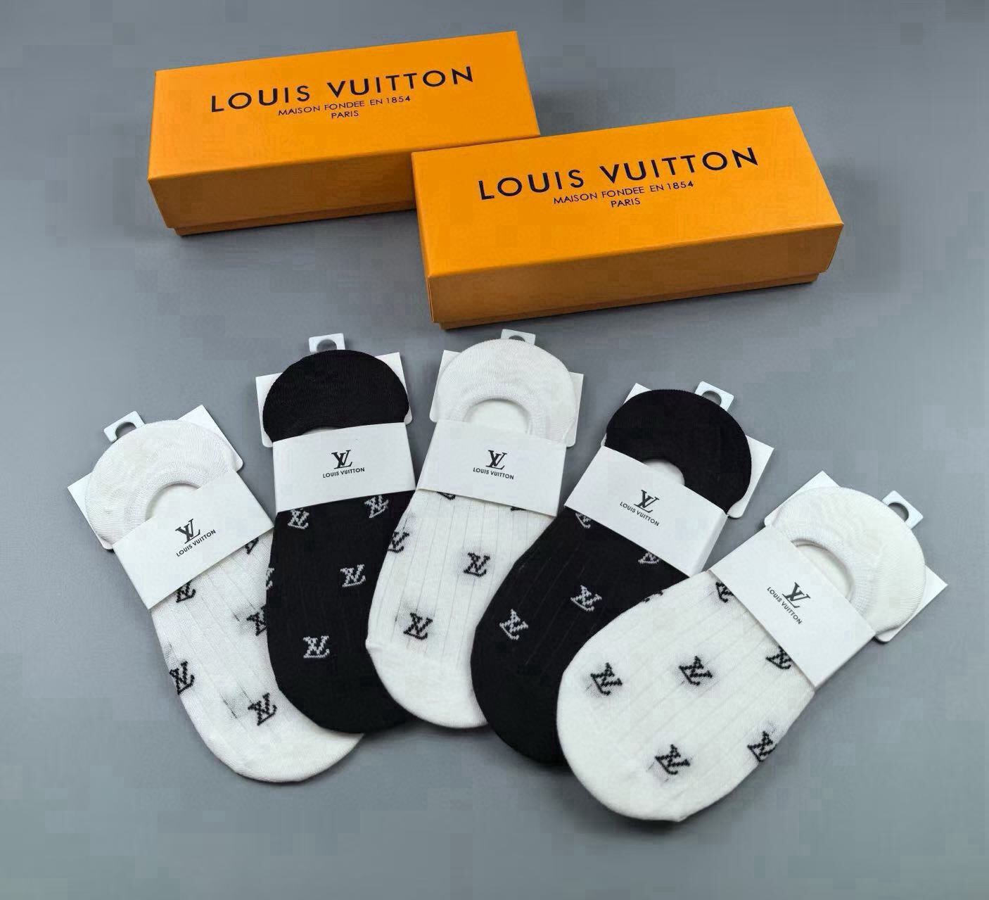 🆕Louis Vuitton · 路易威登❗️驴家新品女款隐形袜子❗【一盒五双】提花经典标志，纯棉材质，超舒适超美腻❗️