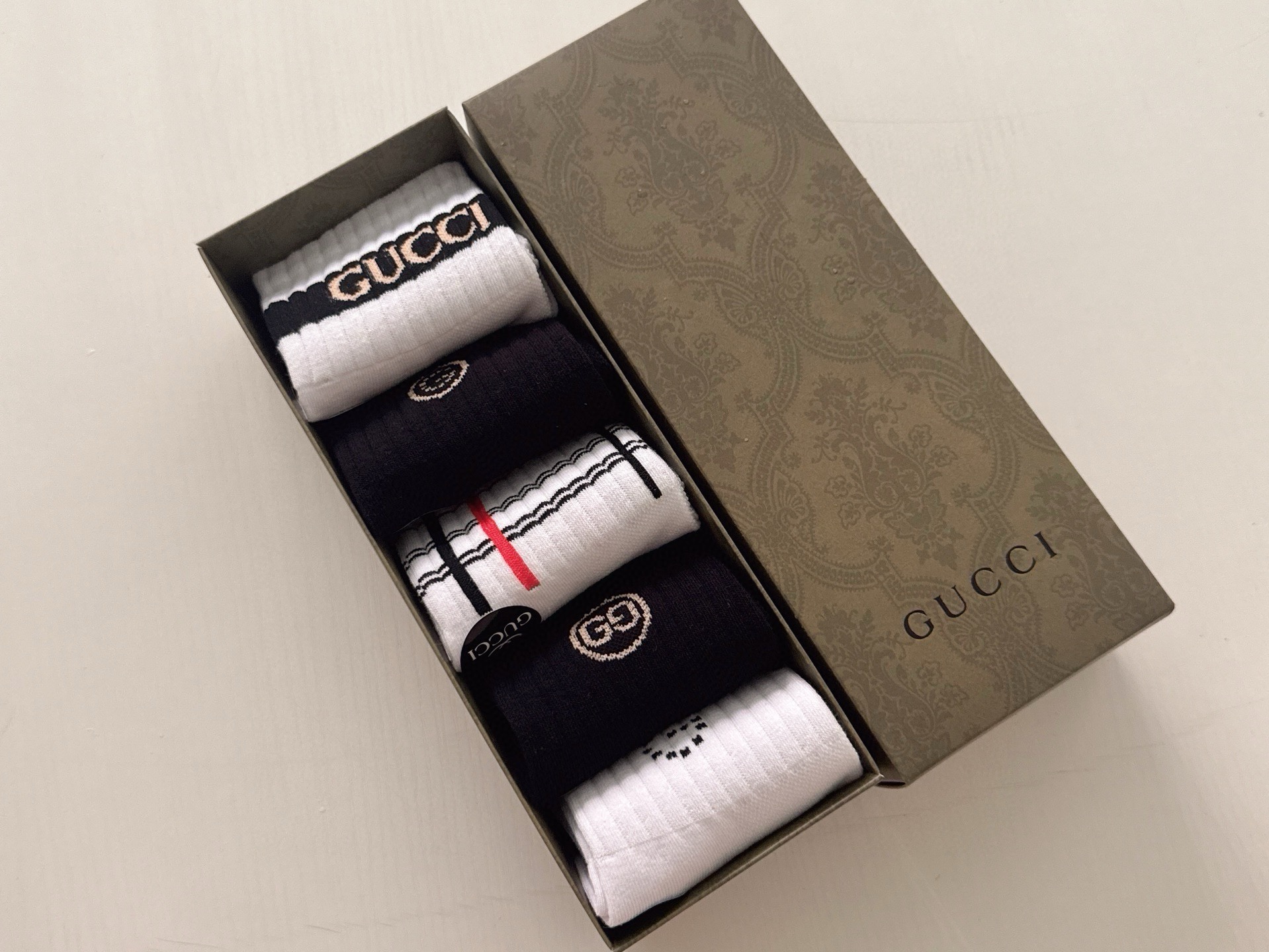 🆕Gucci · 古奇❗️G家新品袜子❗️【一盒五双】提花经典双G标志，超级nice，实物超漂亮，超火爆小单品，大牌出街