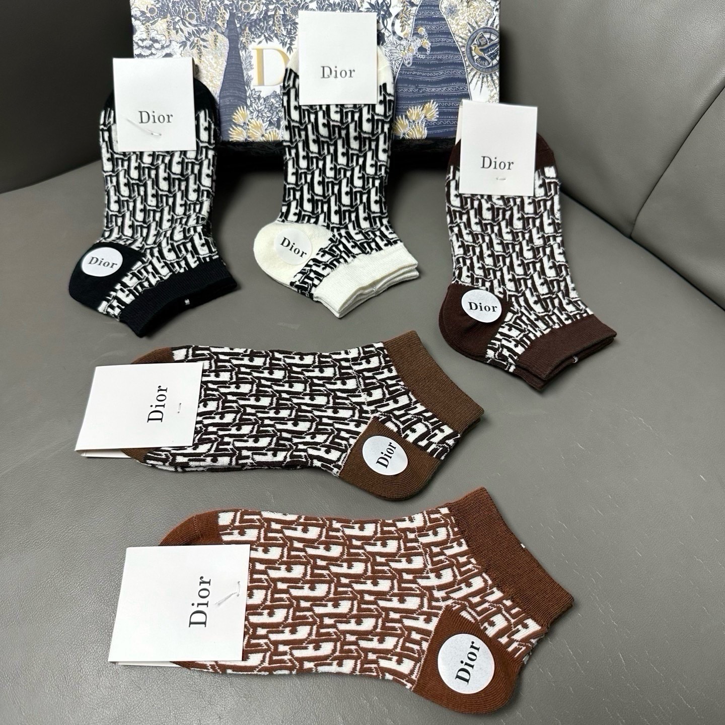 🆕Dior · 迪奥❗️D家新品女款船袜，【一盒五双】纯棉材质，上脚柔软舒适，经典的D家字母logo，炒鸡nice❗️大
