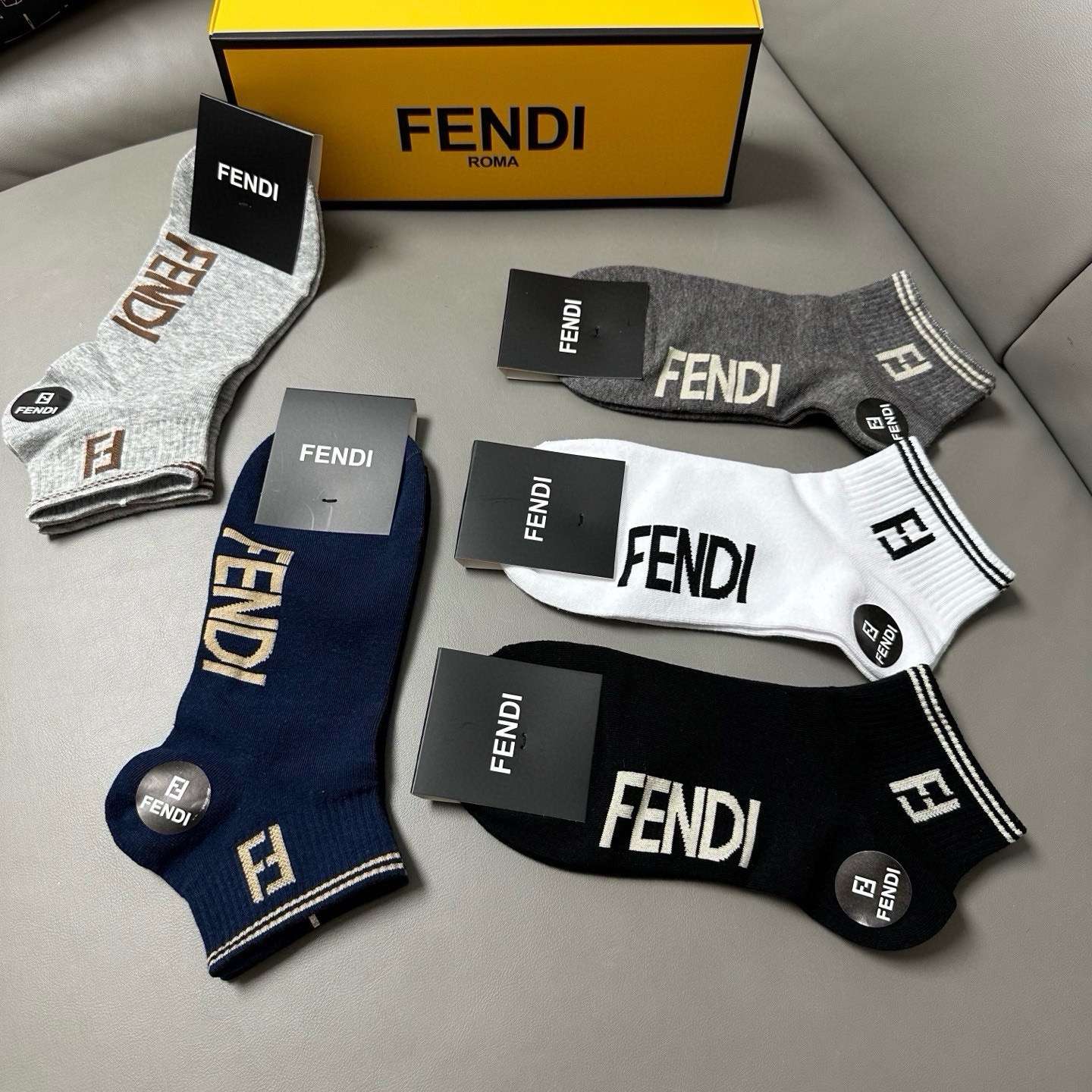 🆕FENDI · 芬迪❗️FF新品男款船袜❗️【一盒五双】提花经典的字母标志，纯棉材质制造，透气舒适，超级nice❗️超