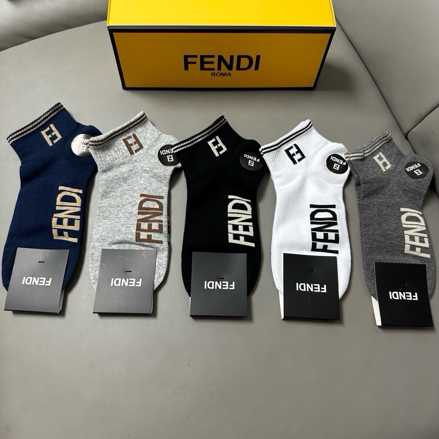 🆕FENDI · 芬迪❗️FF新品男款船袜❗️【一盒五双】提花经典的字母标志，纯棉材质制造，透气舒适，超级nice❗️超