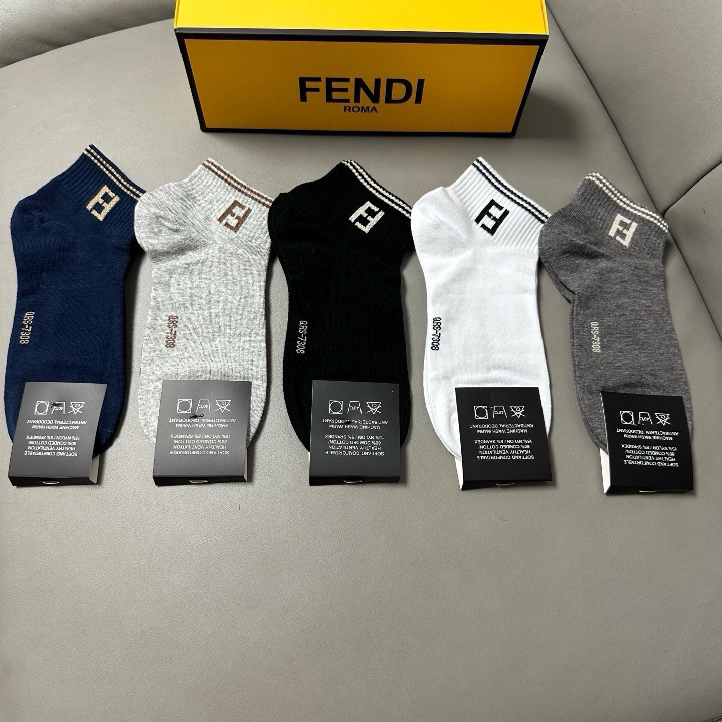 🆕FENDI · 芬迪❗️FF新品男款船袜❗️【一盒五双】提花经典的字母标志，纯棉材质制造，透气舒适，超级nice❗️超