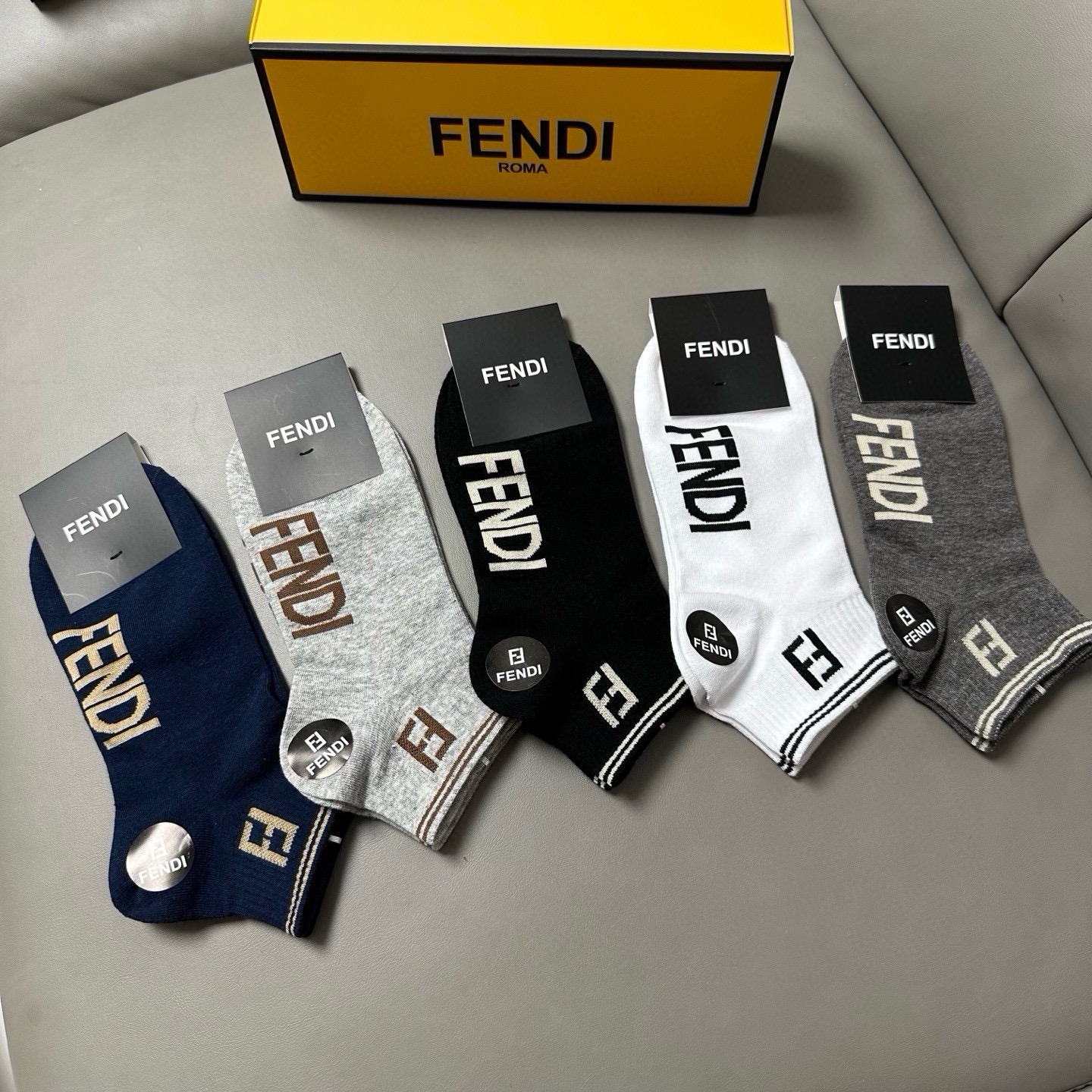 🆕FENDI · 芬迪❗️FF新品男款船袜❗️【一盒五双】提花经典的字母标志，纯棉材质制造，透气舒适，超级nice❗️超