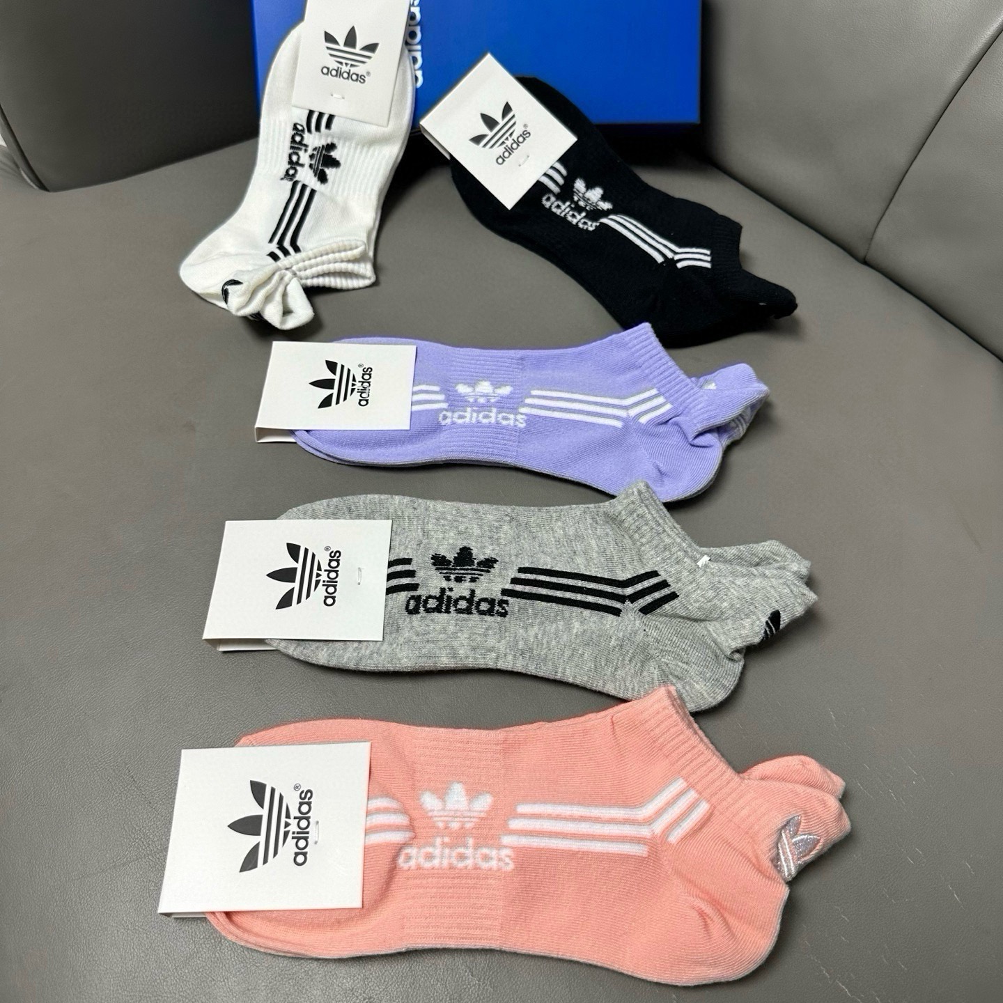 🆕Adidas · 阿迪达斯❗️火爆全网的三叶草❗️☘️logo超级nice❗️❗️设计惊艳绝伦超级好看❗️ins今年超