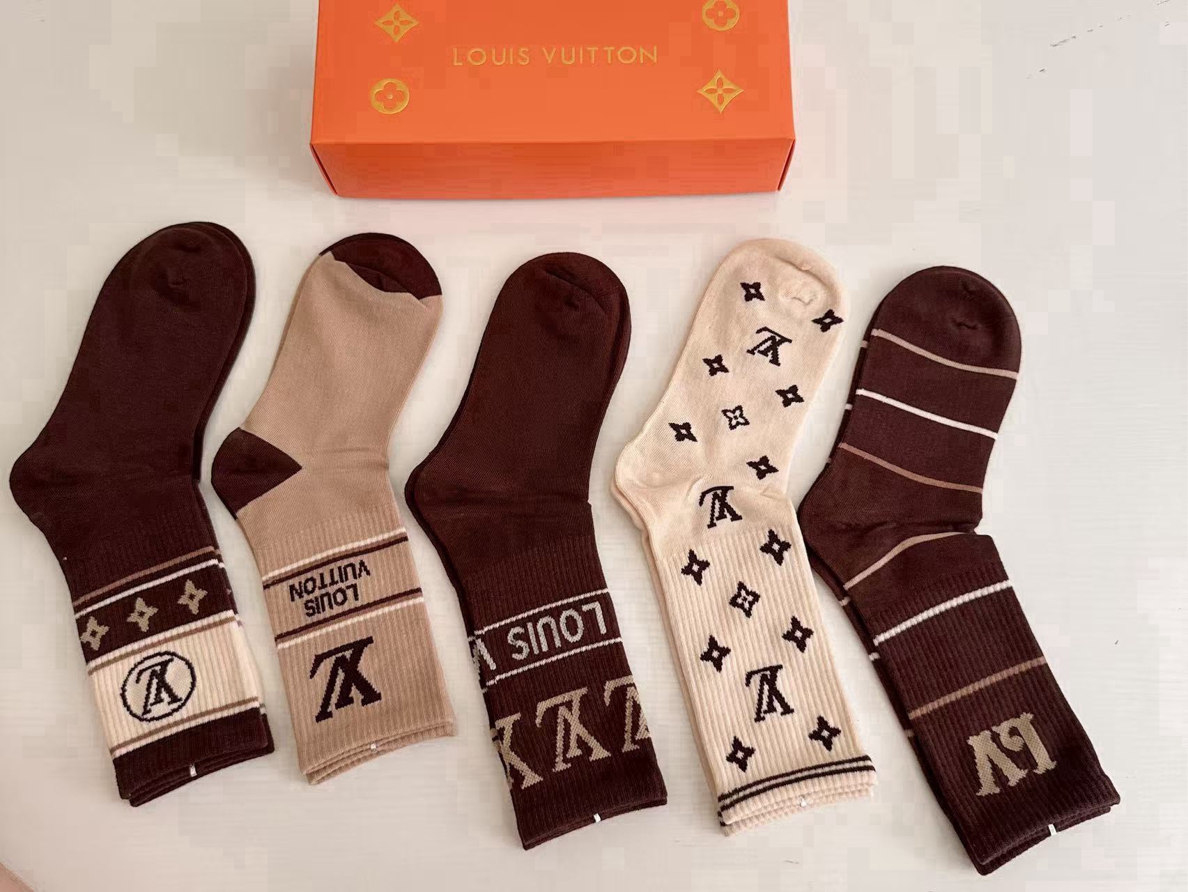 🆕Louis Vuitton · 路易威登❗️驴家新品女款长筒袜子❗️【一盒五双】纯棉材质，提花经典标志，柔软舒适透气，