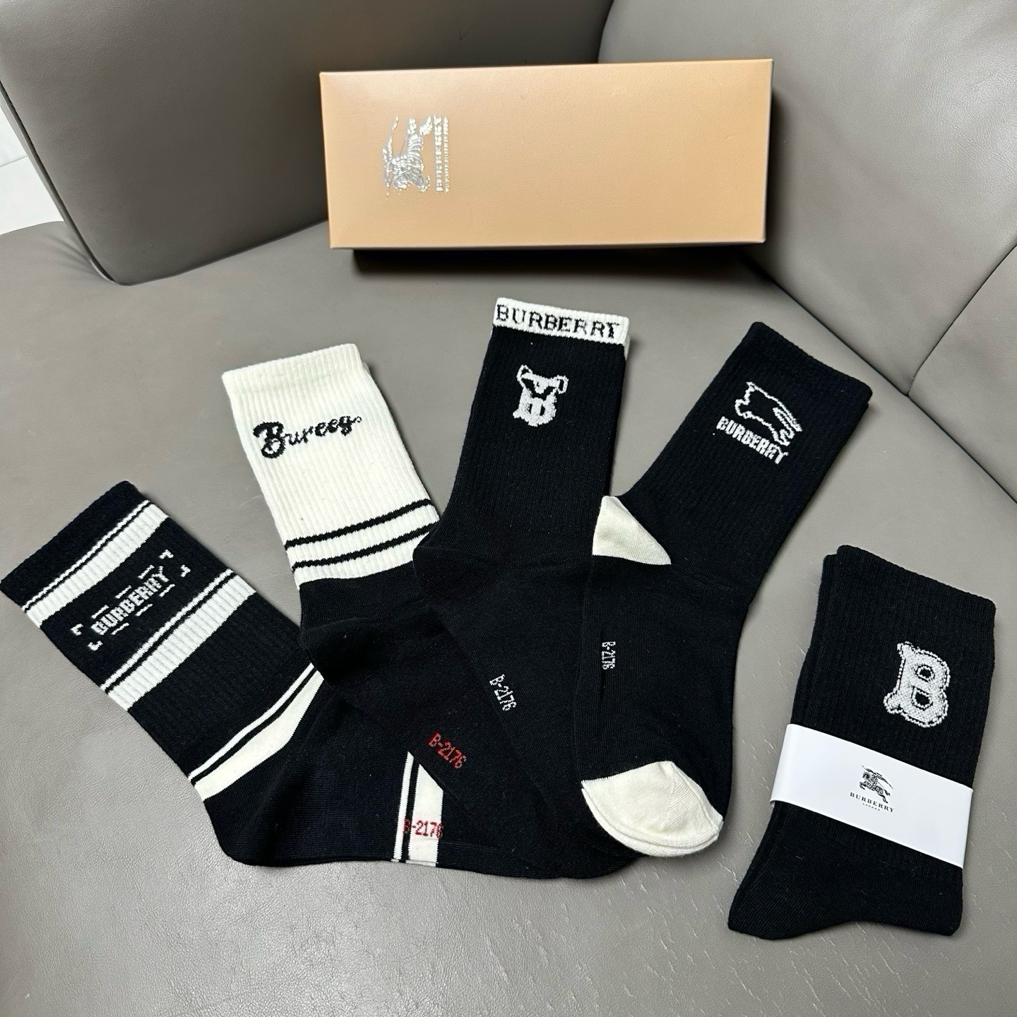 🆕Burberry · 巴宝莉❗️大B家新品长筒袜子❗️【一盒五双】提花战马🐎logo，简单大气，实物超漂亮，超火爆小单