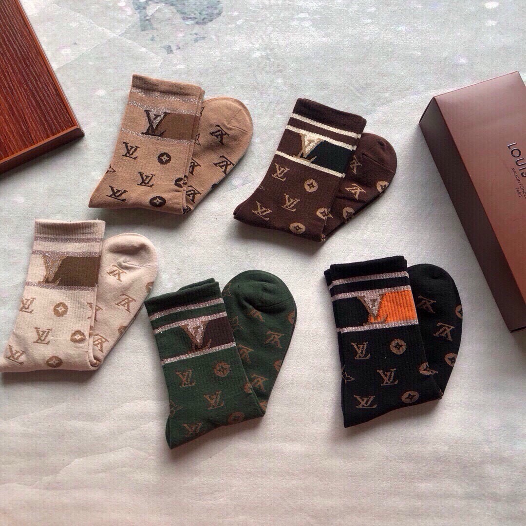 🆕Louis Vuitton · 路易威登❗️驴家新品女款中筒袜子❗️【一盒五双】纯棉材质，柔软舒适透气，罗口提花经典标