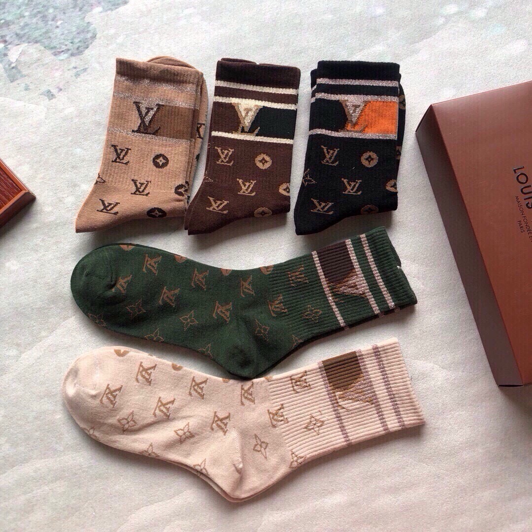 🆕Louis Vuitton · 路易威登❗️驴家新品女款中筒袜子❗️【一盒五双】纯棉材质，柔软舒适透气，罗口提花经典标