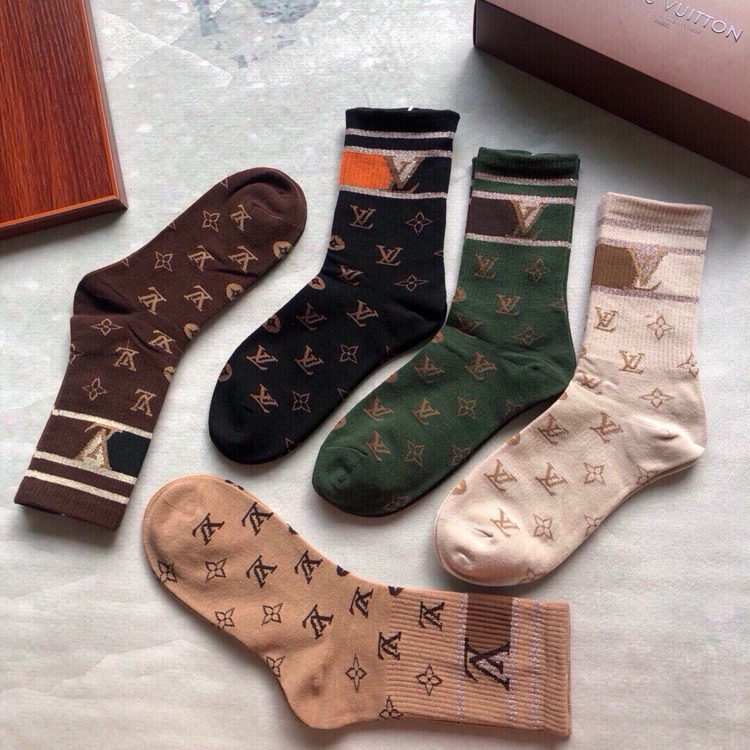 🆕Louis Vuitton · 路易威登❗️驴家新品女款中筒袜子❗️【一盒五双】纯棉材质，柔软舒适透气，罗口提花经典标